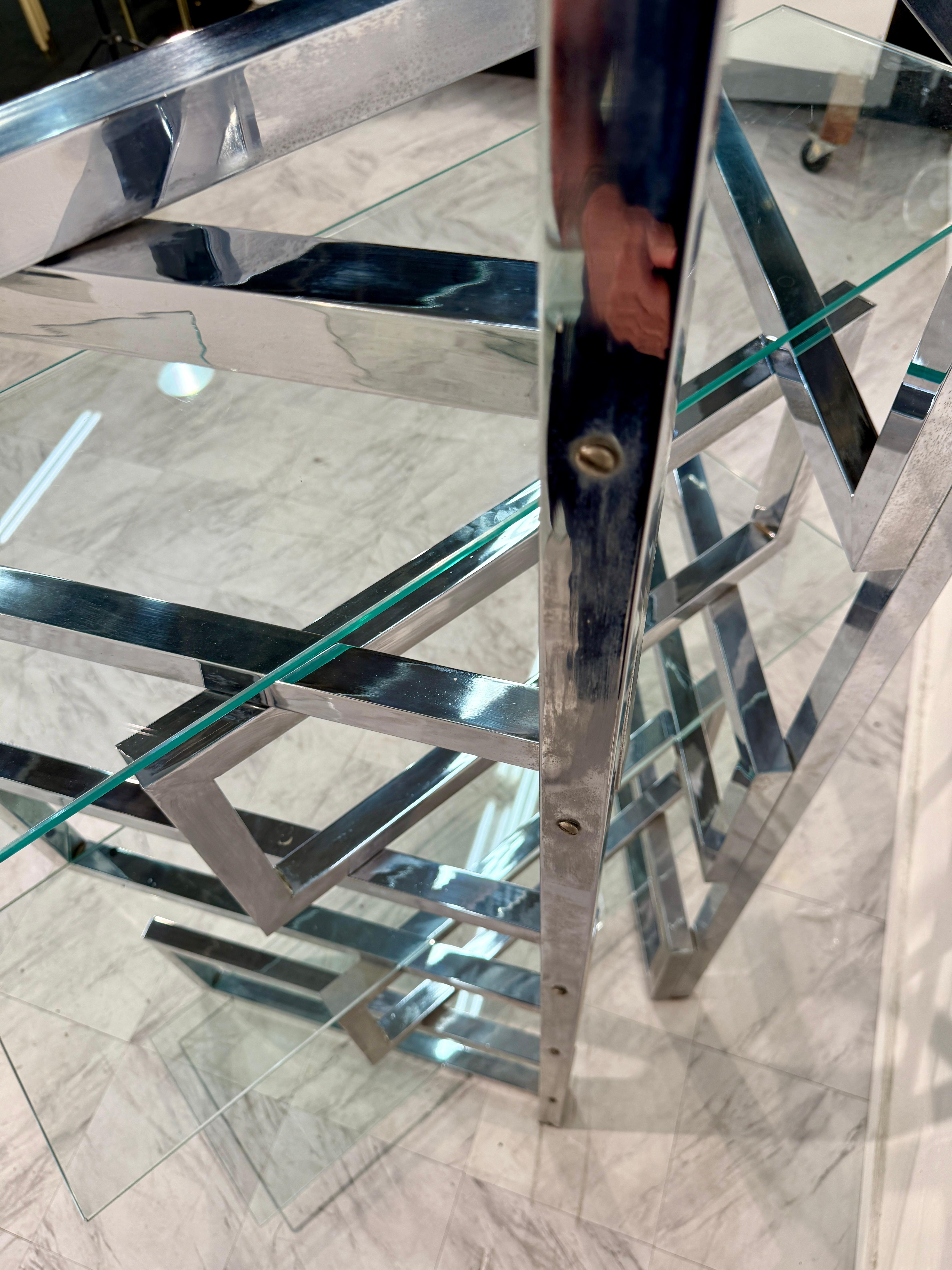 Étagère géométrique en chrome et verre des années 1970 en vente 1