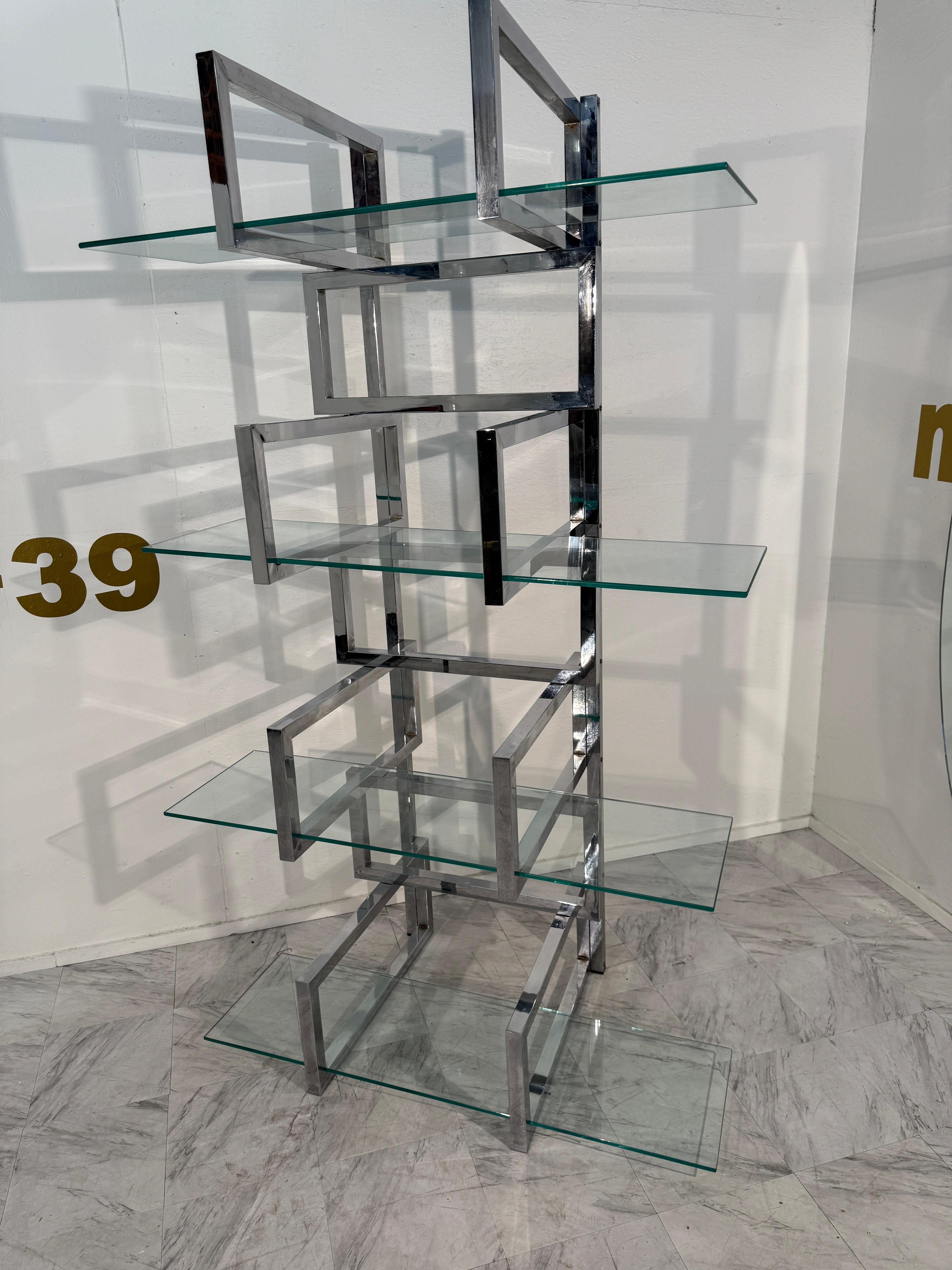 Étagère géométrique en chrome et verre des années 1970 en vente 2