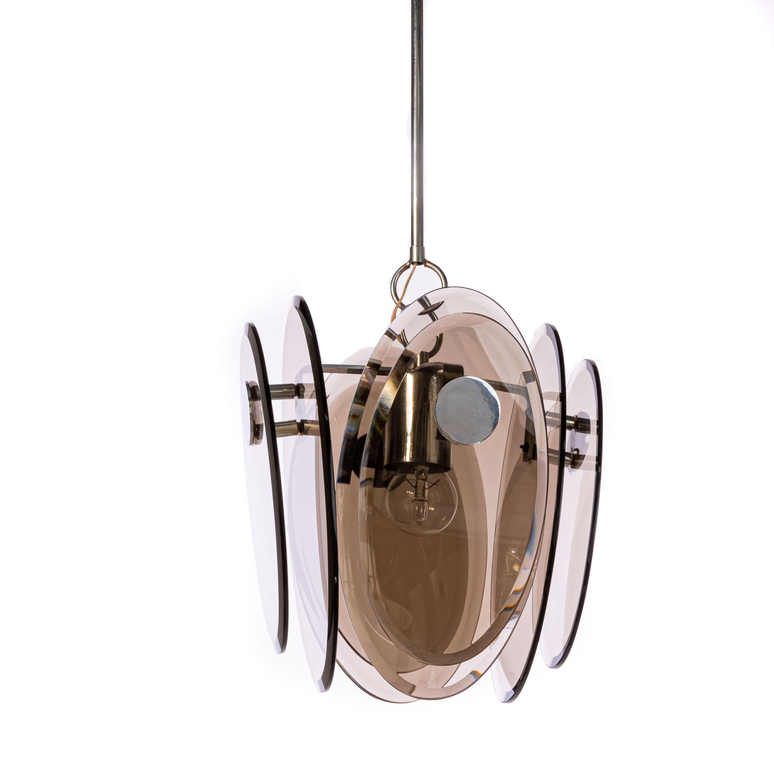 This stylish pendant holds one E27 lightbulb and leaves great reflections in the room. It has 8 glass blades attached to the chrome centre, at each end 2 hanging glass plates one larger than the other. Total 8 plates of brown/gray color. Small chip