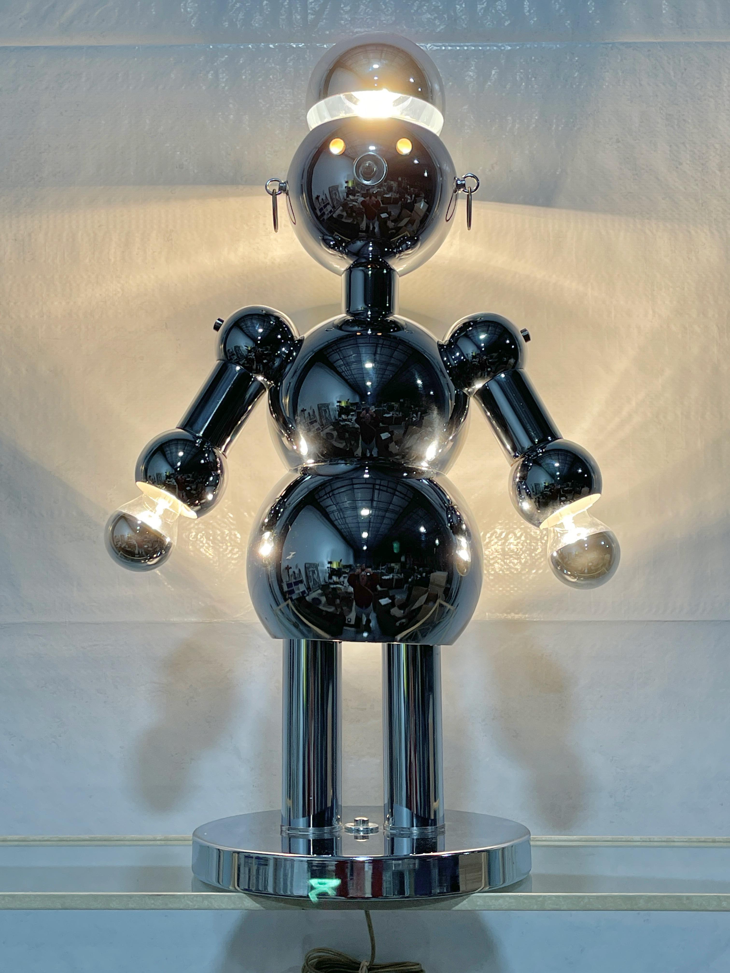 Lámpara robot cromada de los años 70 by Torino Lamps Era espacial en venta