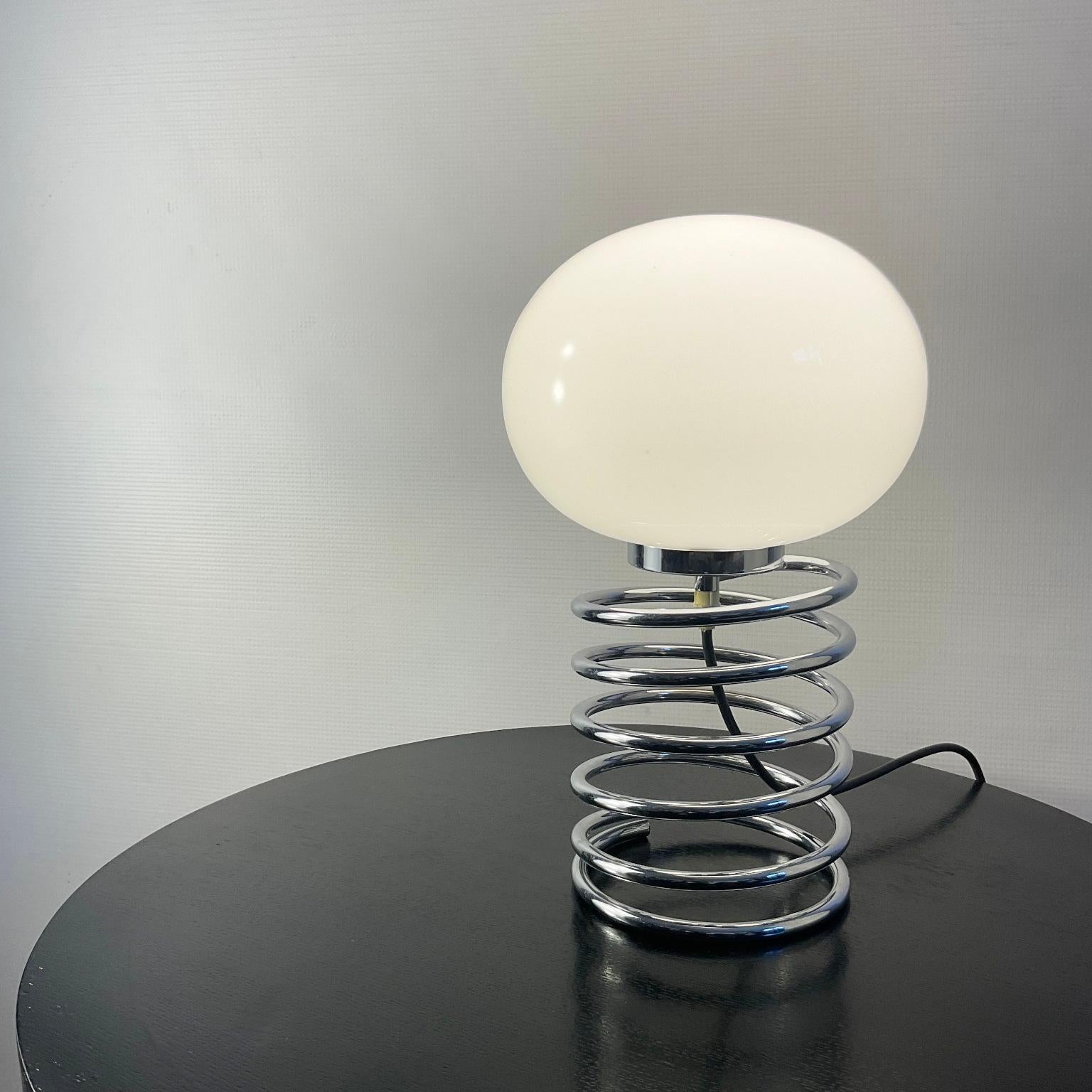 Mid-Century Modern Lampe de table des années 1970 attribuée à Ingo Maurer en forme de printemps en vente