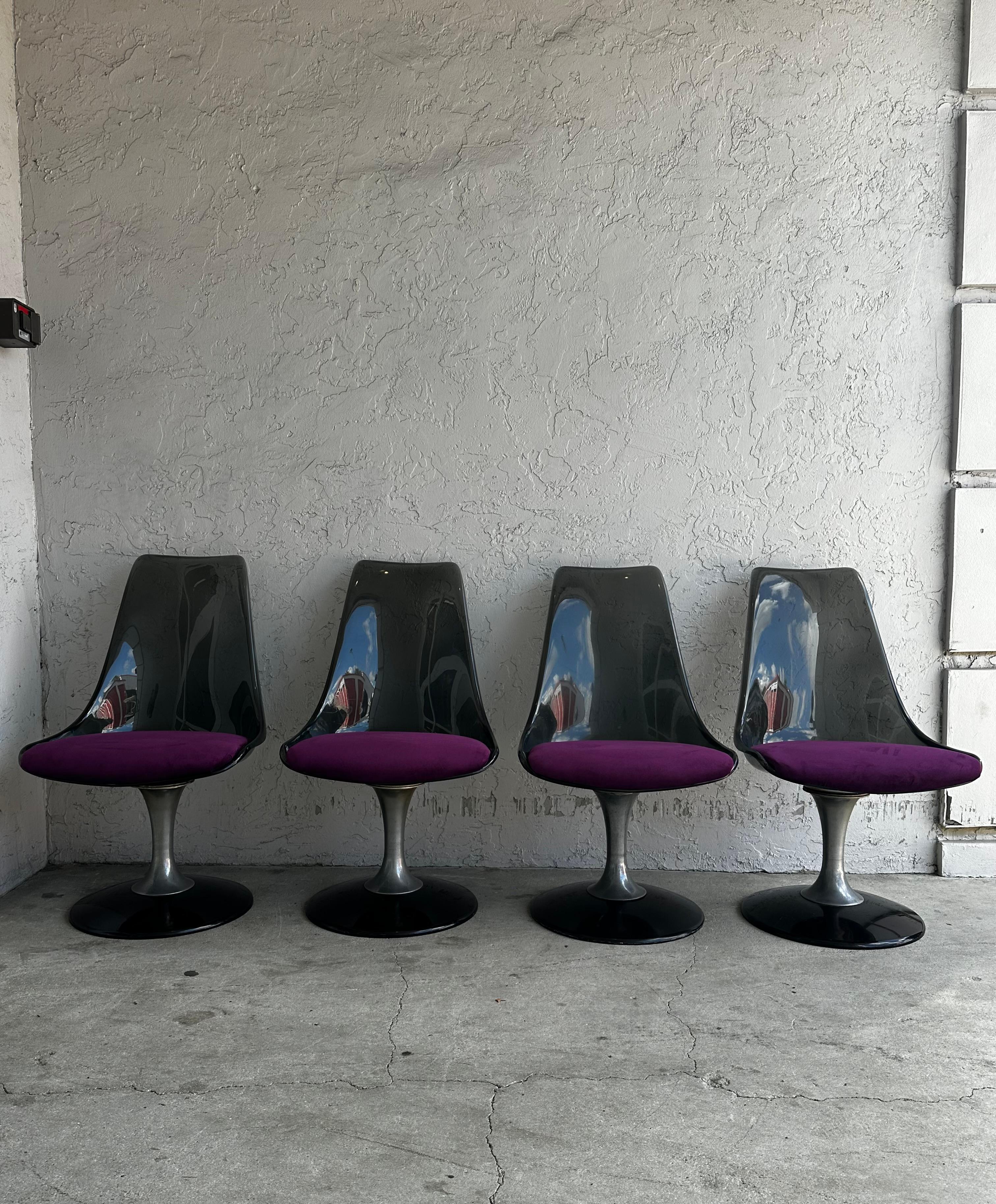 1970s Chromecraft Smoked Lucite Tulip Chairs Dining Table, Set of 5 In Good Condition For Sale In Fort Lauderdale, FL