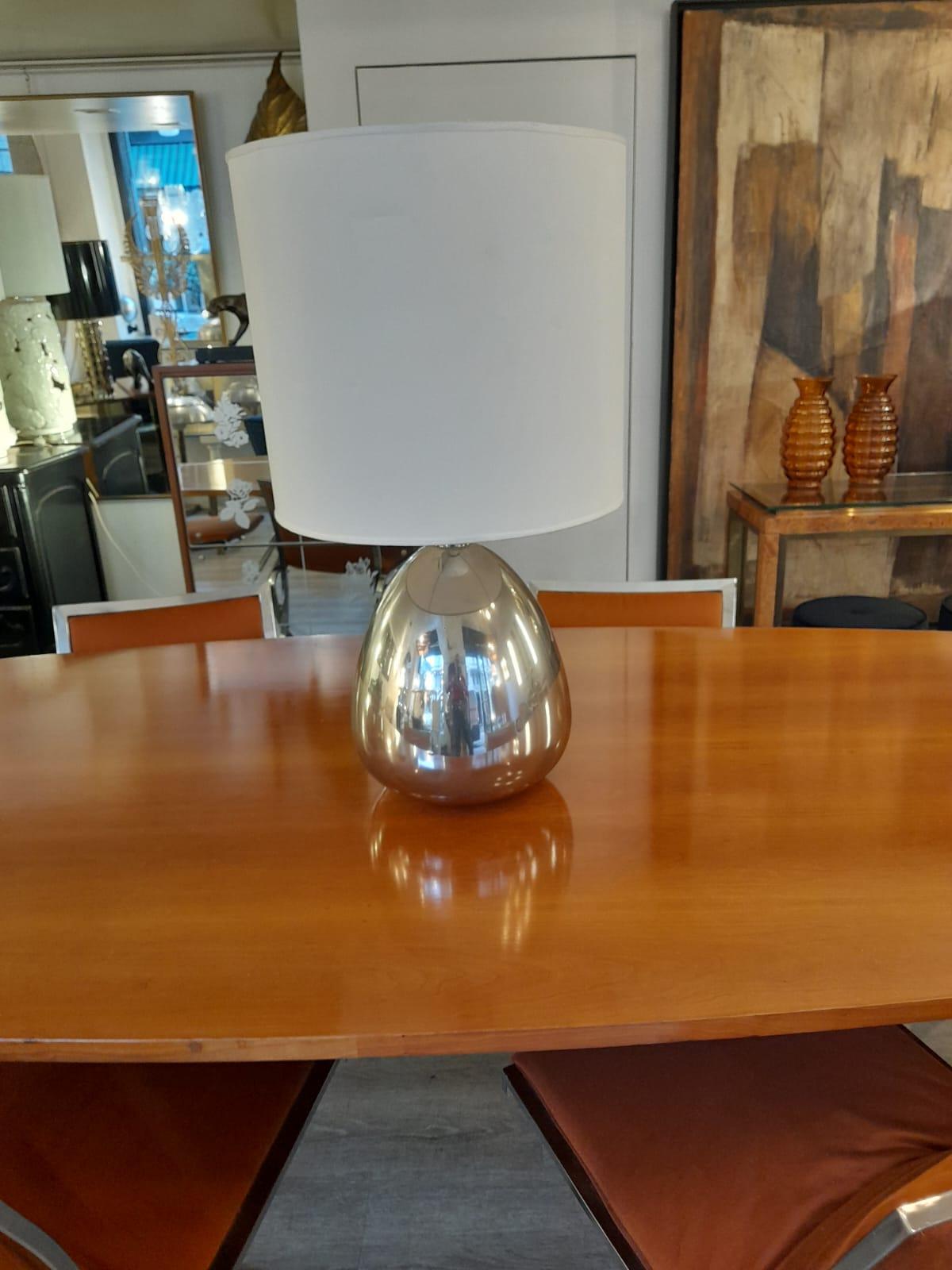 1970s Chromed Egg-Shaped Steel with White Lampshade Table Lamp For Sale 2