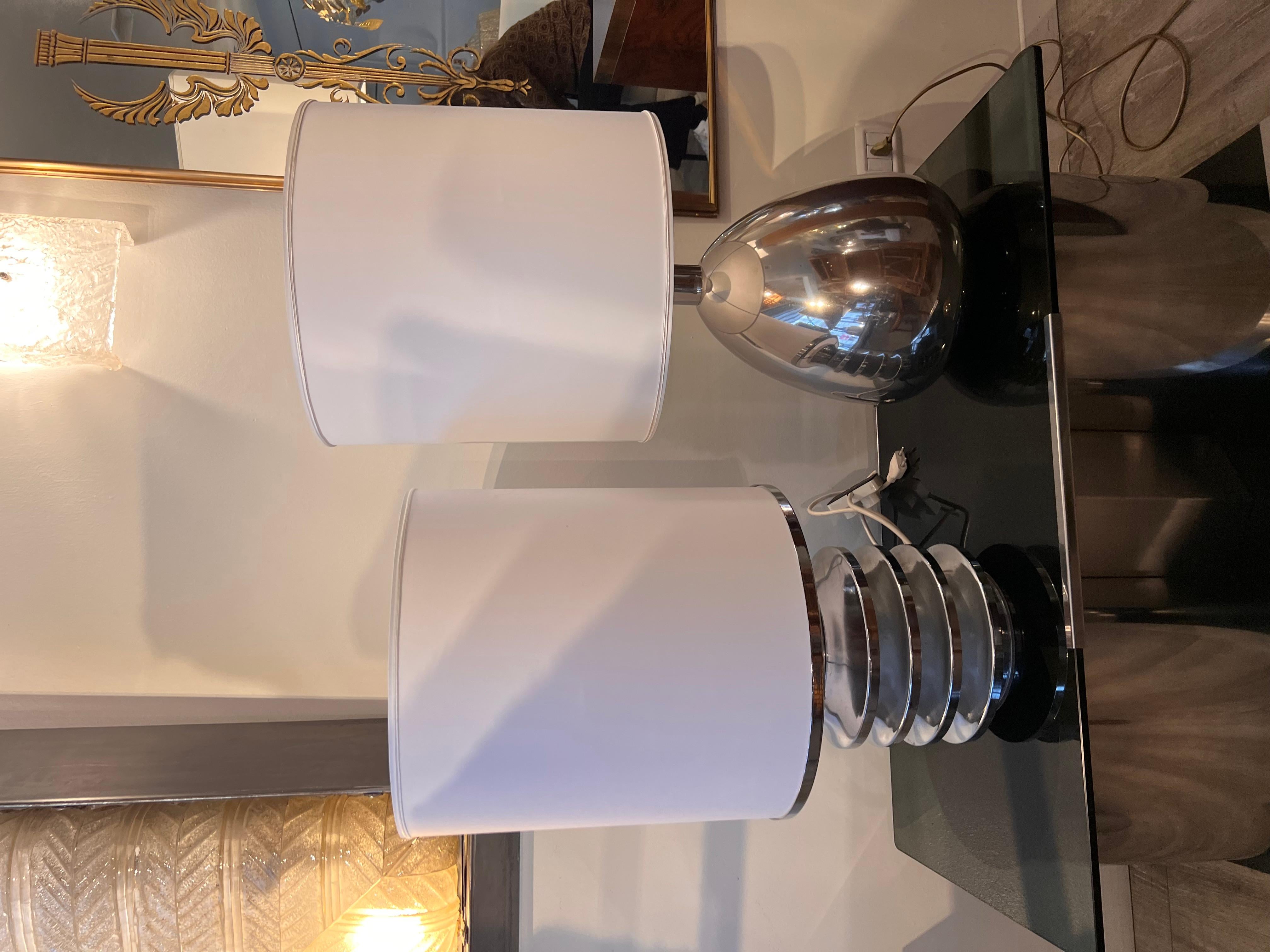 20th Century 1970s Chromed Steel Cylinder Lampshade Table Lamp For Sale