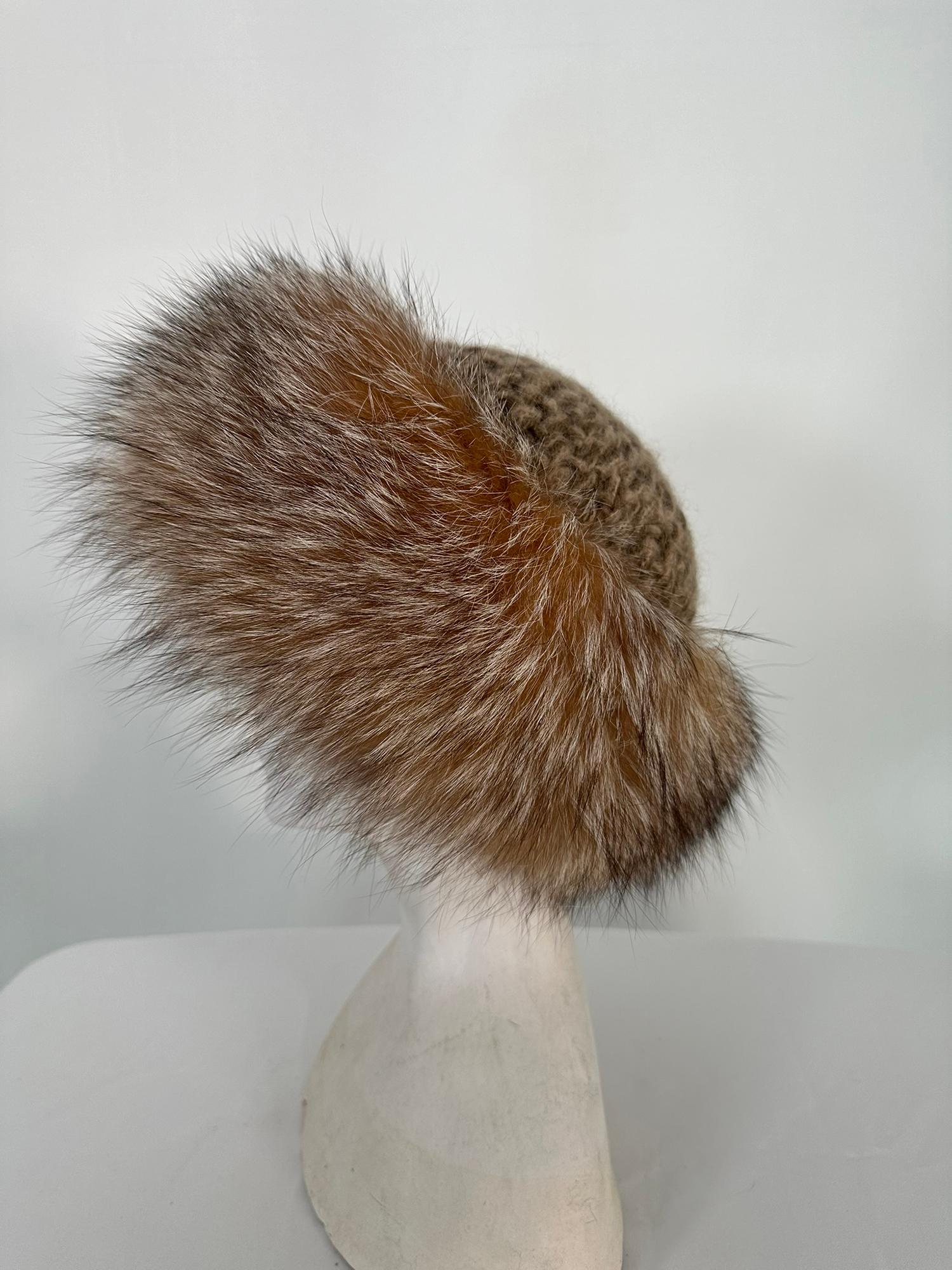 1970s chunky wool knit hat with fox fur trim. Natural variegated earth tones wool cap with a deep band of red fox fur to cover your ears. The inside edge has a black grosgrain ribbon.
In excellent pre-owned condition. Fits a size 22 1/2.