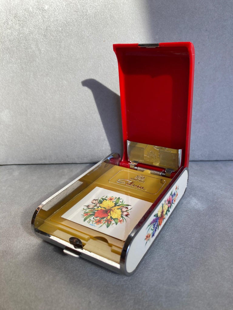 musical cigarette case 1970s Cigarette Case Musical Powder Compact Japan Clockwork Carillon Beauty  Box at 1stDibs