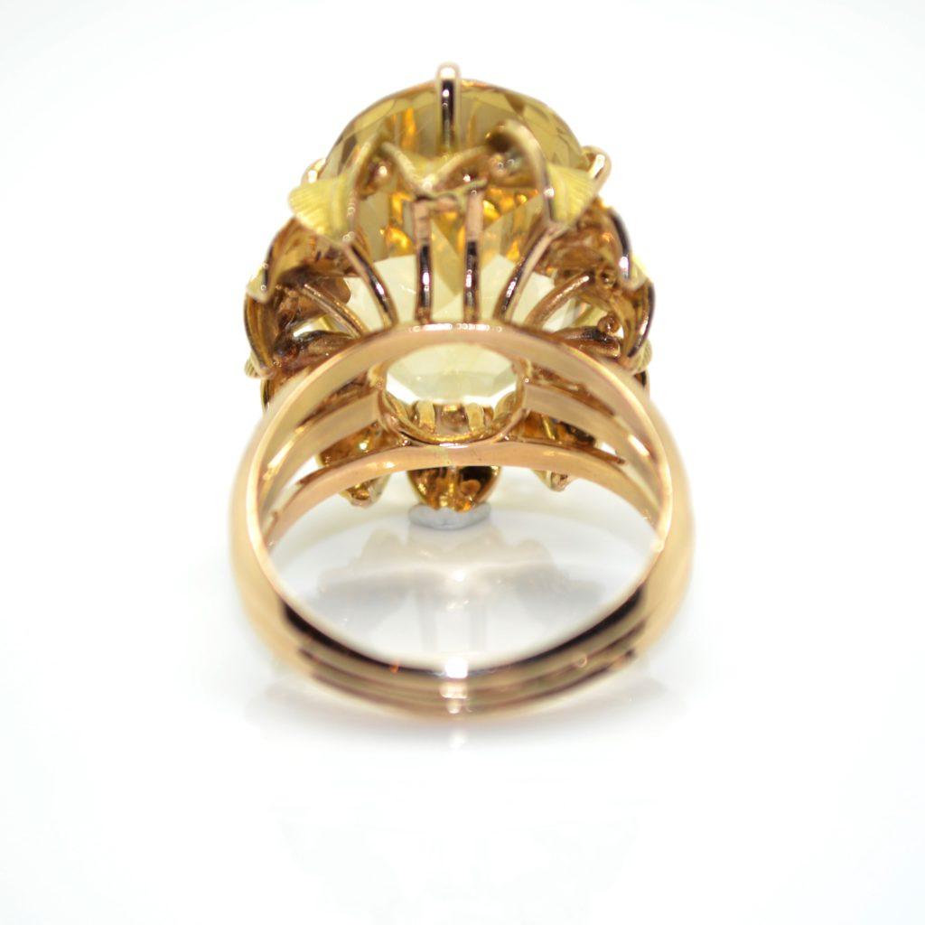Oval Cut 1970s Citrine 18 Karat Yellow Gold Vintage French Ring For Sale