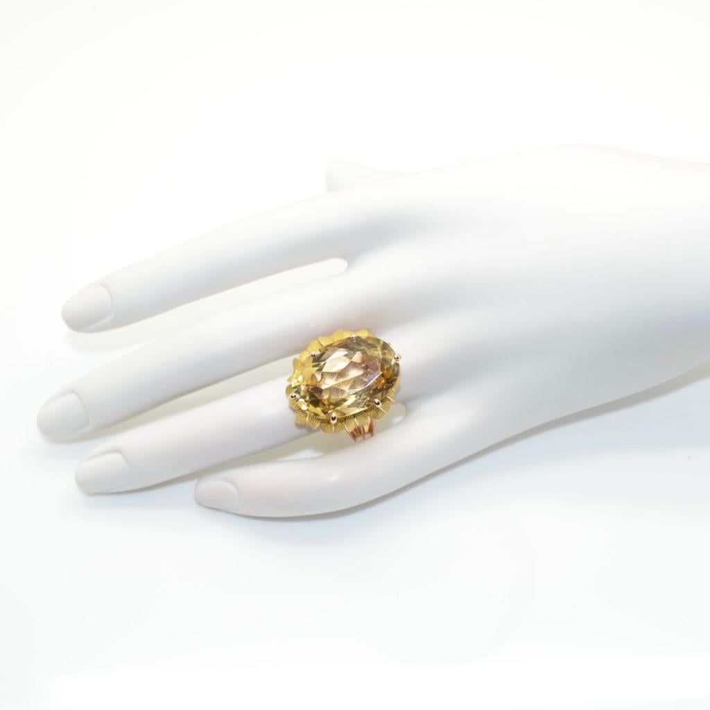 1970s Citrine 18 Karat Yellow Gold Vintage French Ring In Excellent Condition For Sale In Paris, FR