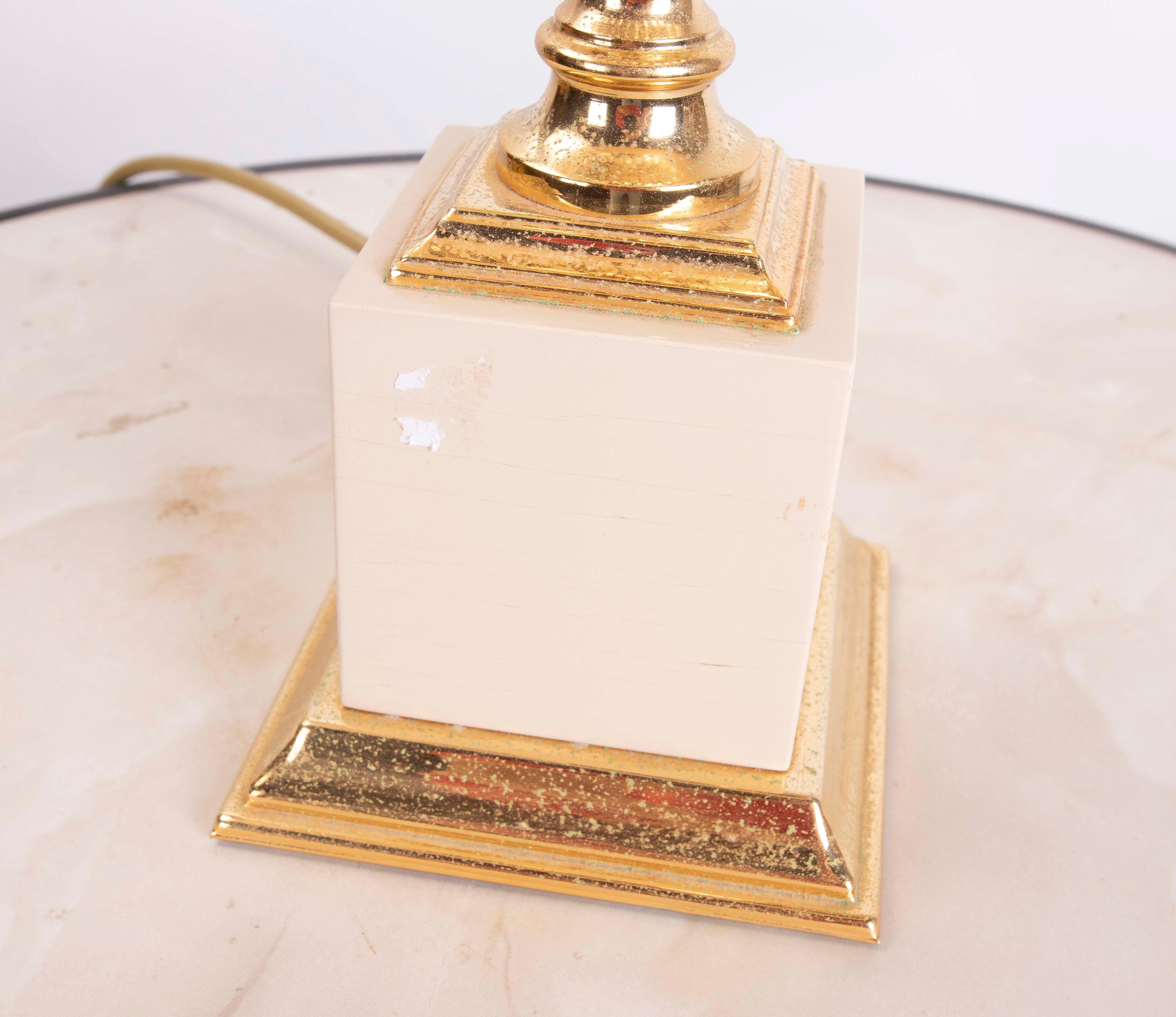 1970 Classic lampe à pied en métal doré avec feuilles sur la base en vente 4