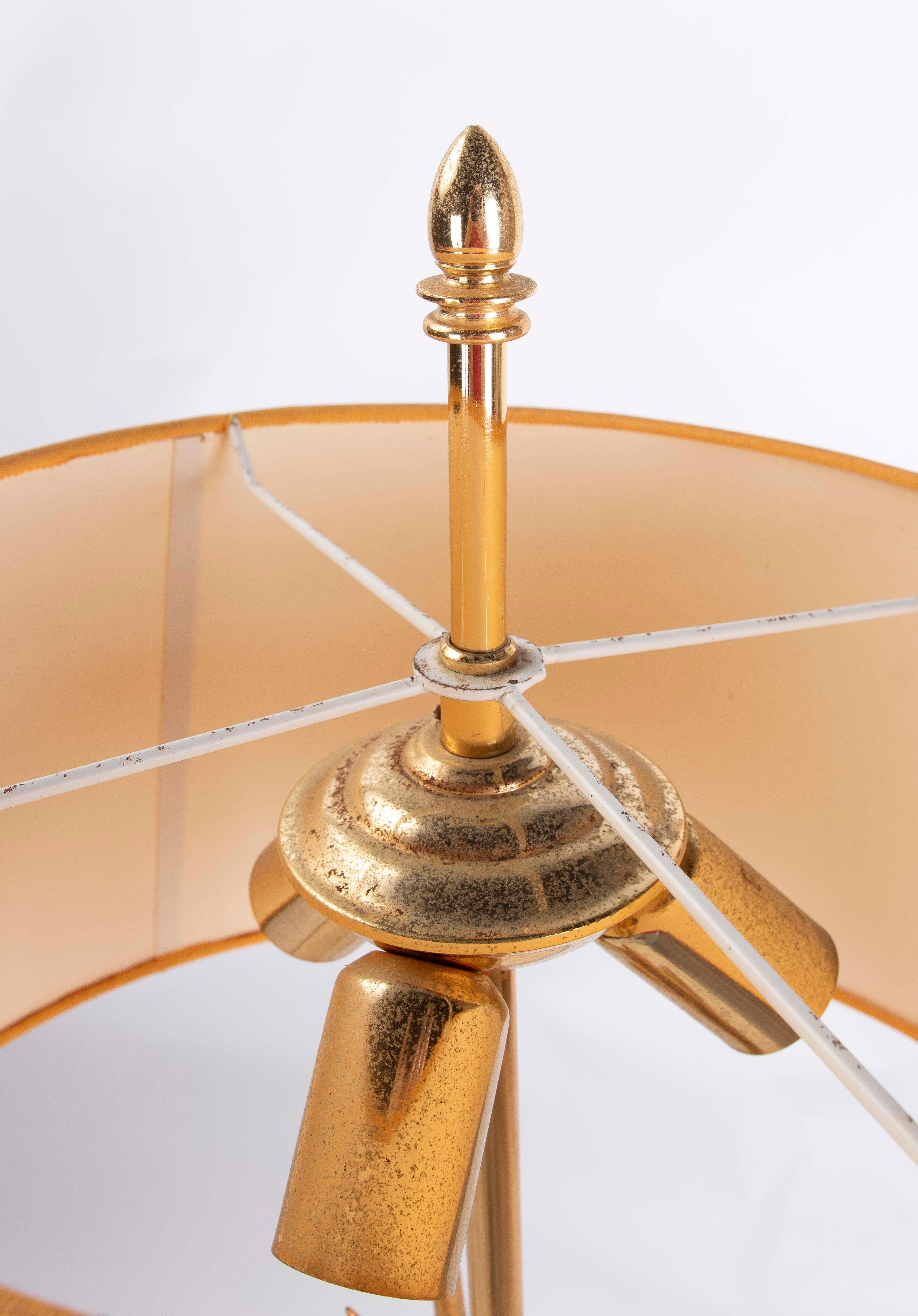 1970 Classic lampe à pied en métal doré avec feuilles sur la base en vente 5