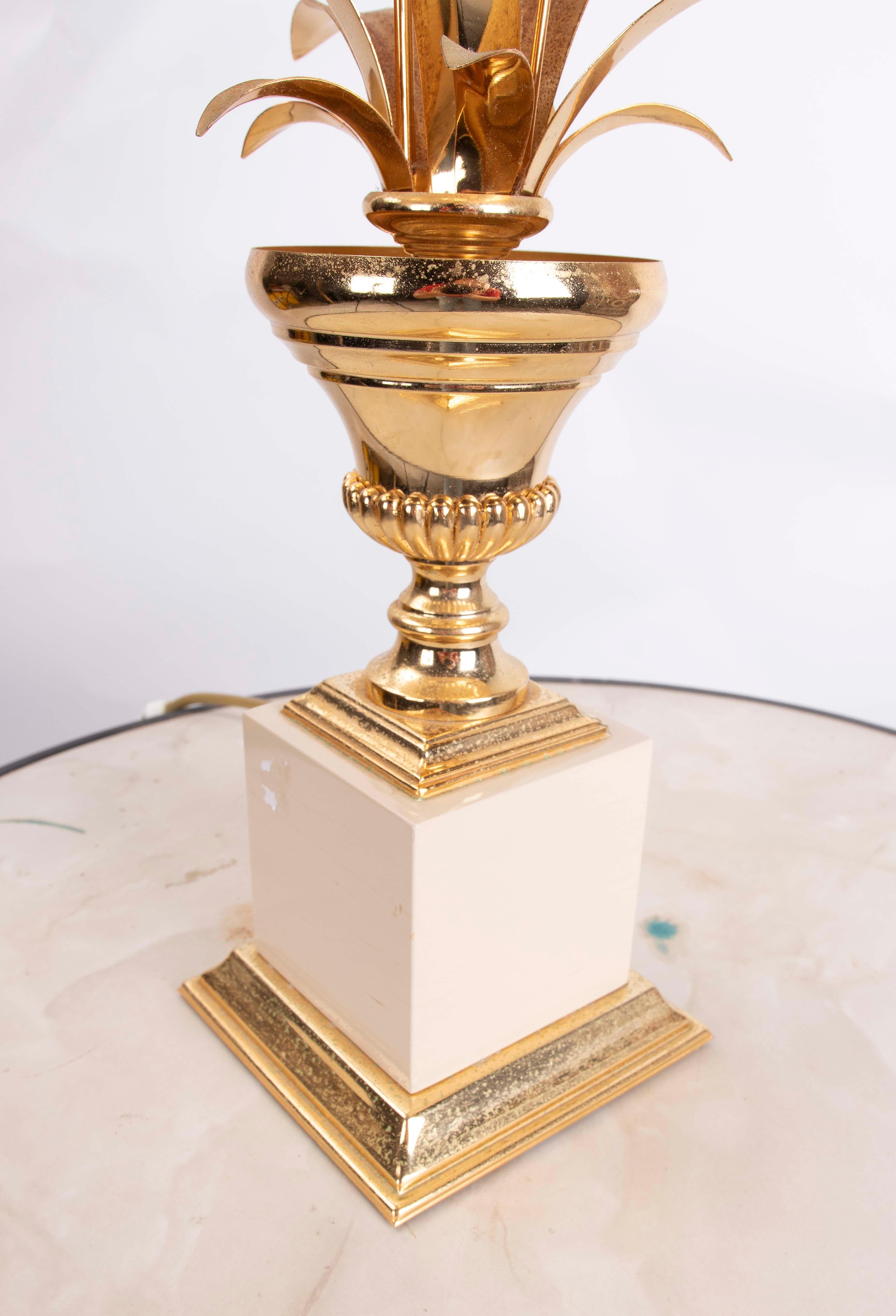 1970 Classic lampe à pied en métal doré avec feuilles sur la base en vente 9