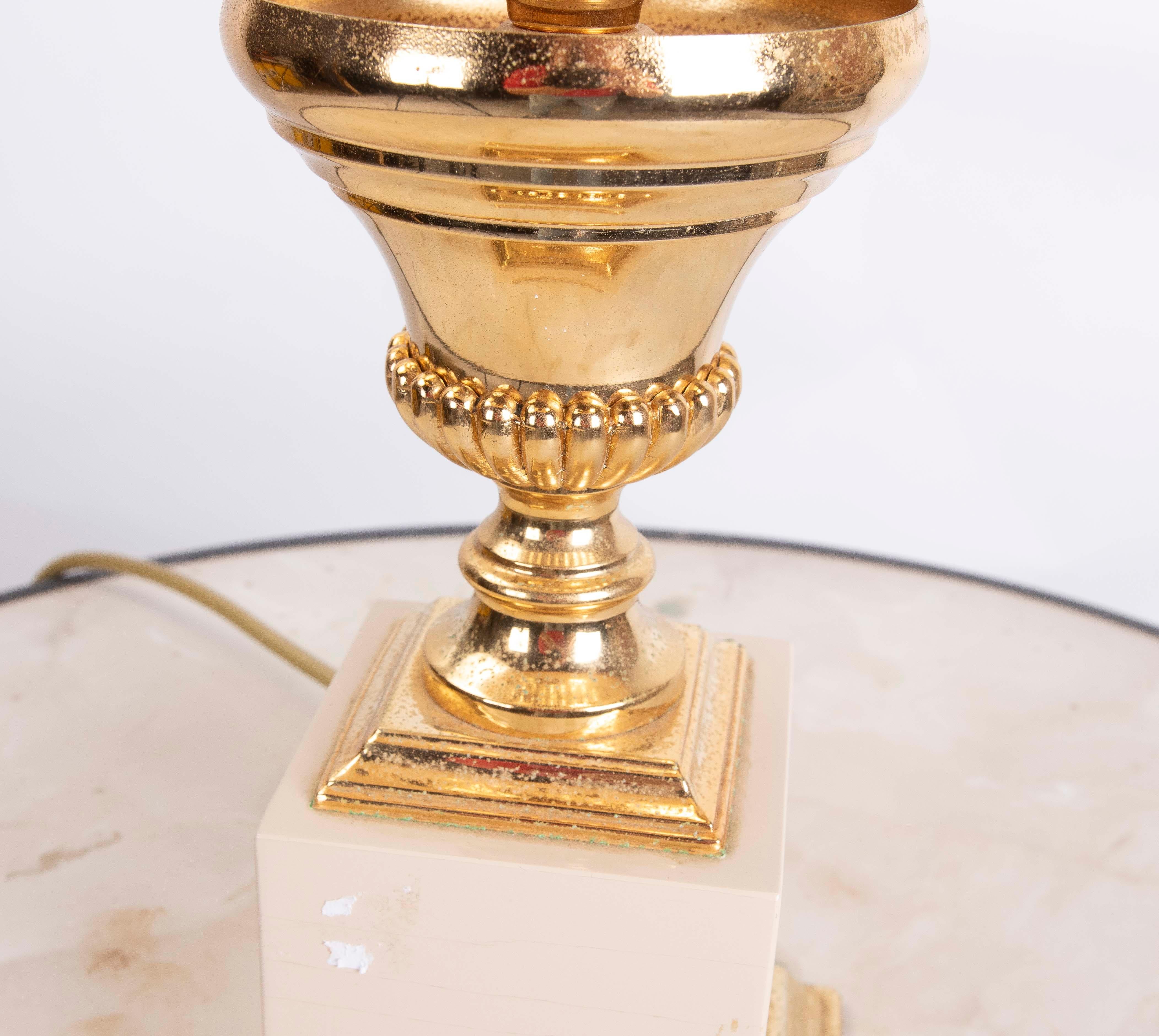 1970 Classic lampe à pied en métal doré avec feuilles sur la base en vente 3