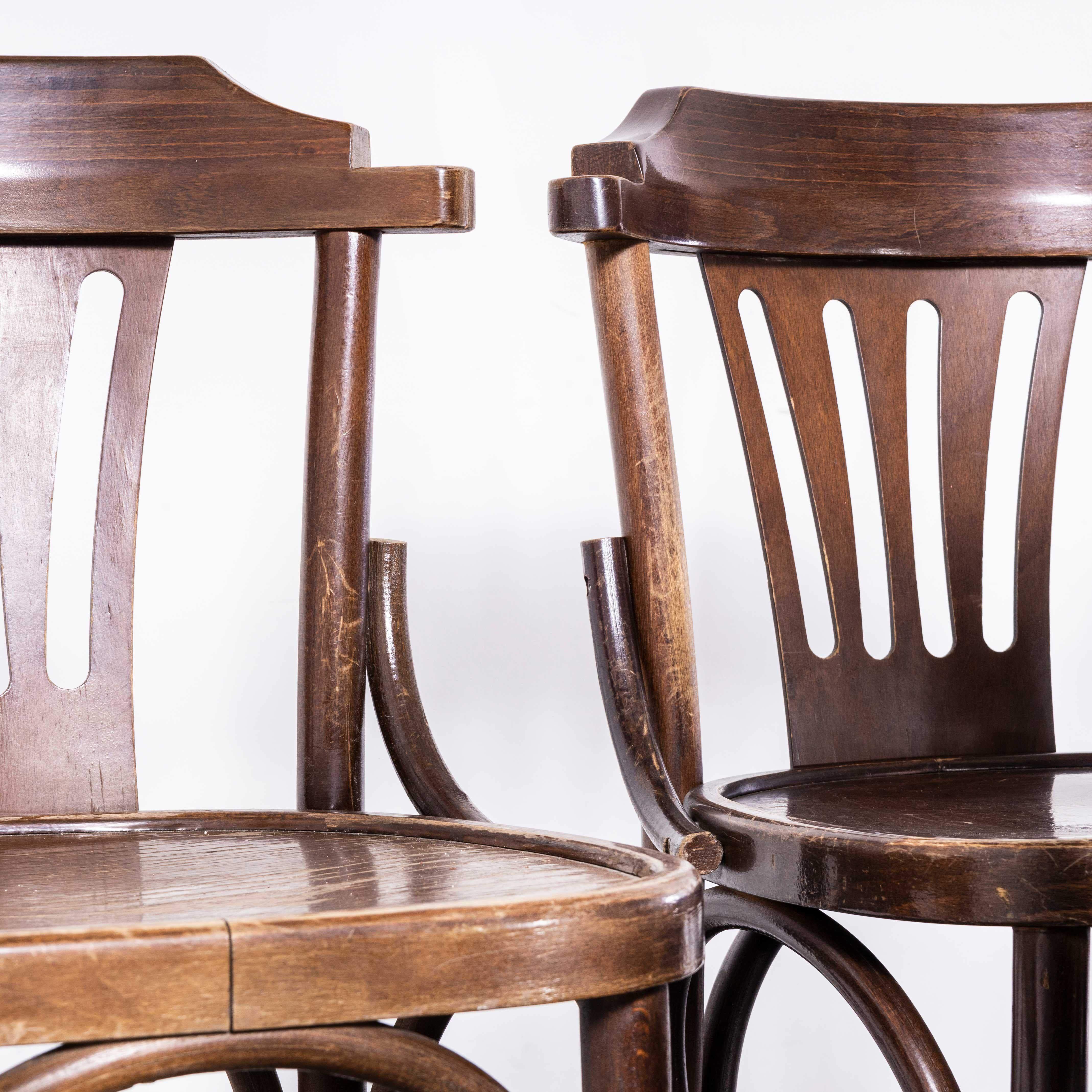 Sillas de bar clásicas de madera curvada con respaldo alto y brazos de los años 70 - Varias cantidades disponibles finales del siglo XX