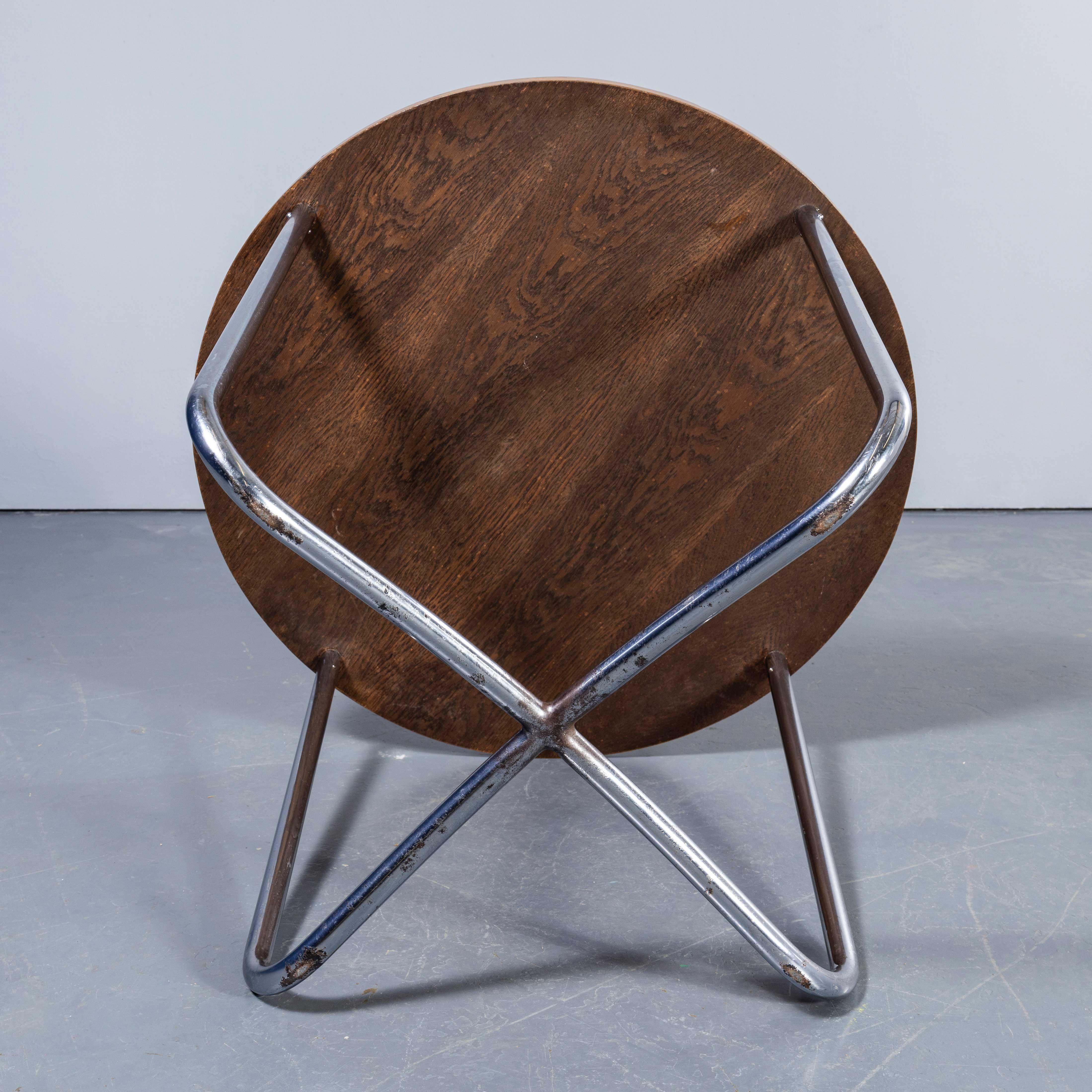 1970's Classic Mid Century Runder kleiner Beistelltisch - Tschechische Produktion im Angebot 2
