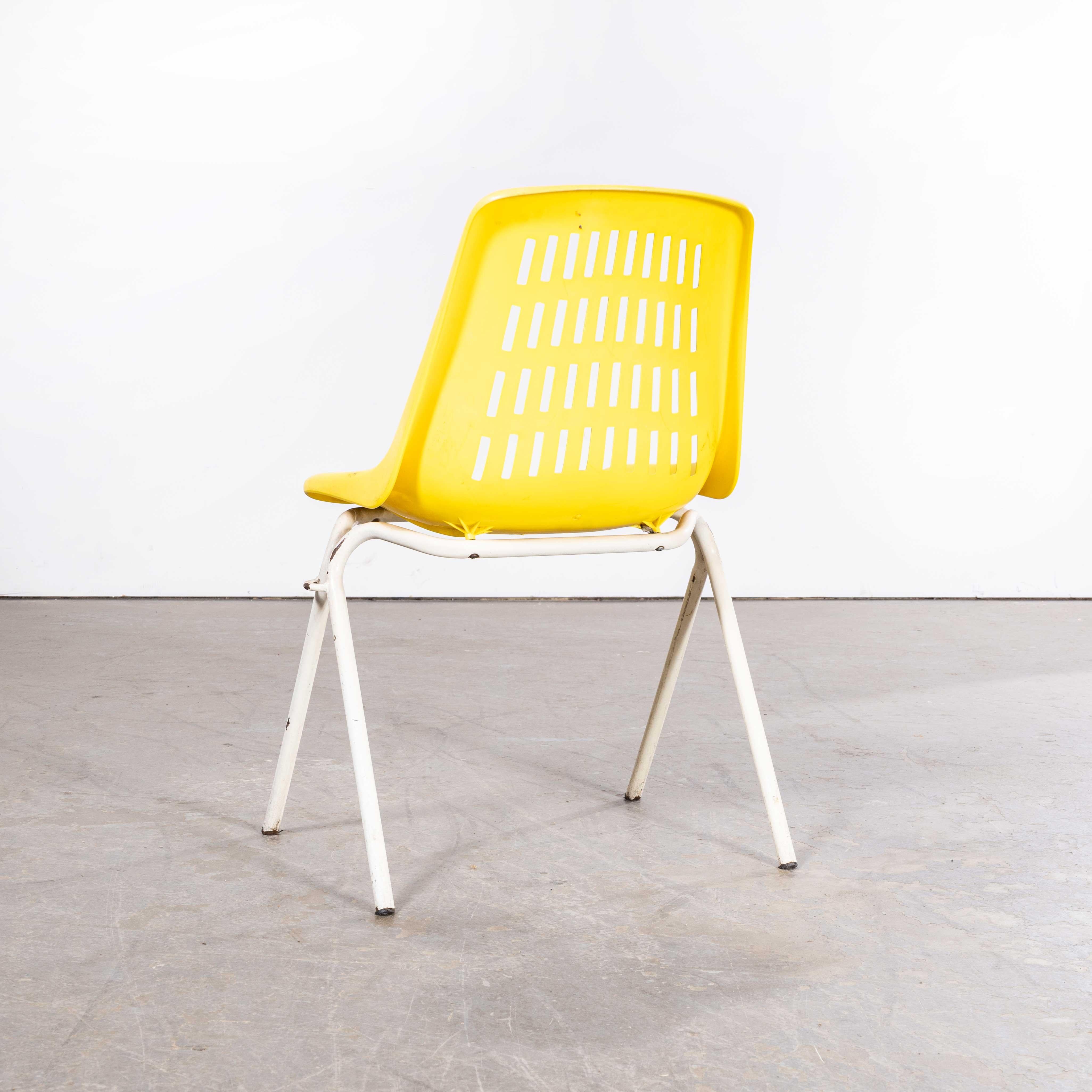 Métal 1970's Classic Yellow Stacking Italian Bar Dining Chairs - Set Of Four en vente