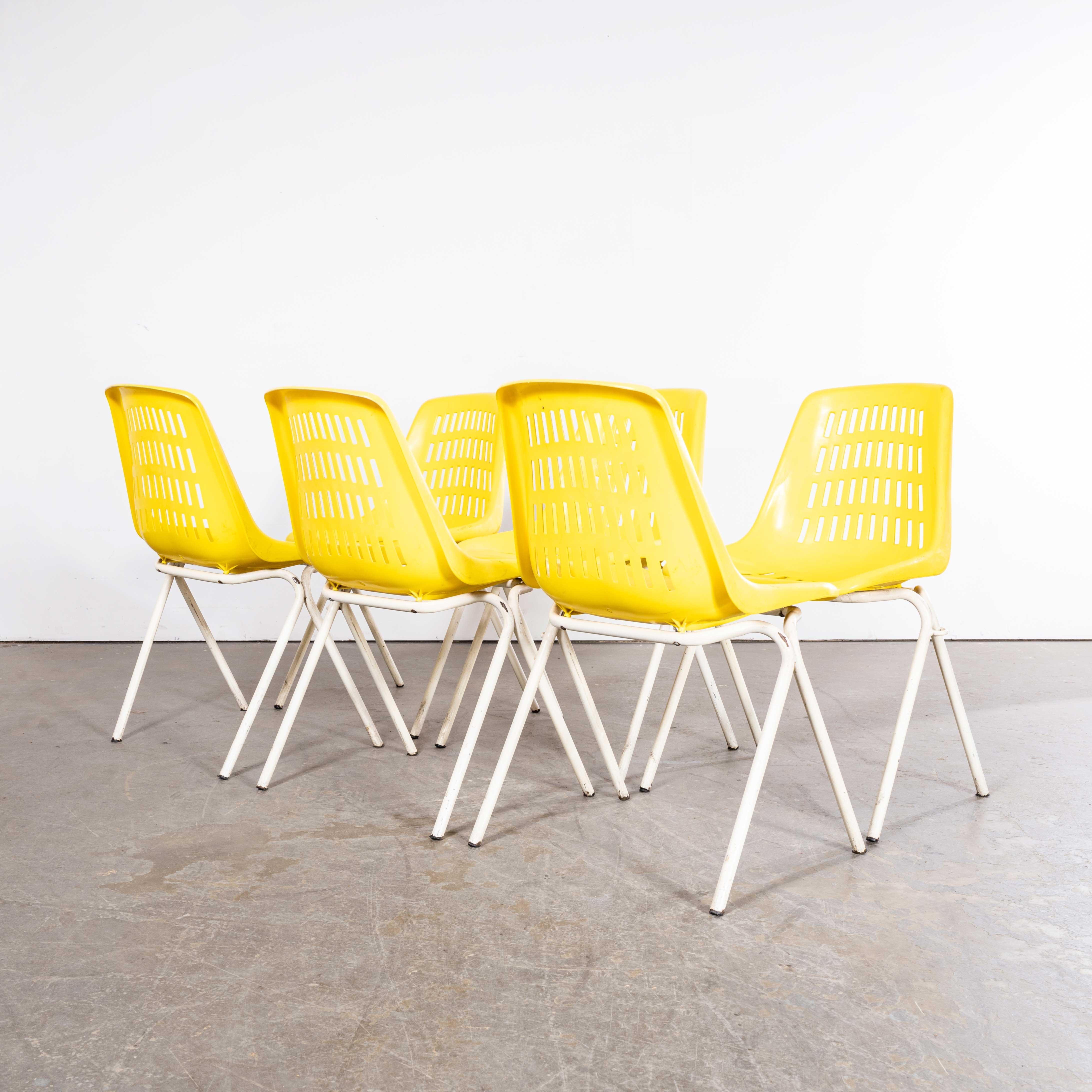 1970's Classic Yellow Stacking Italian Bar Dining Chairs - Set Of Six en vente 1