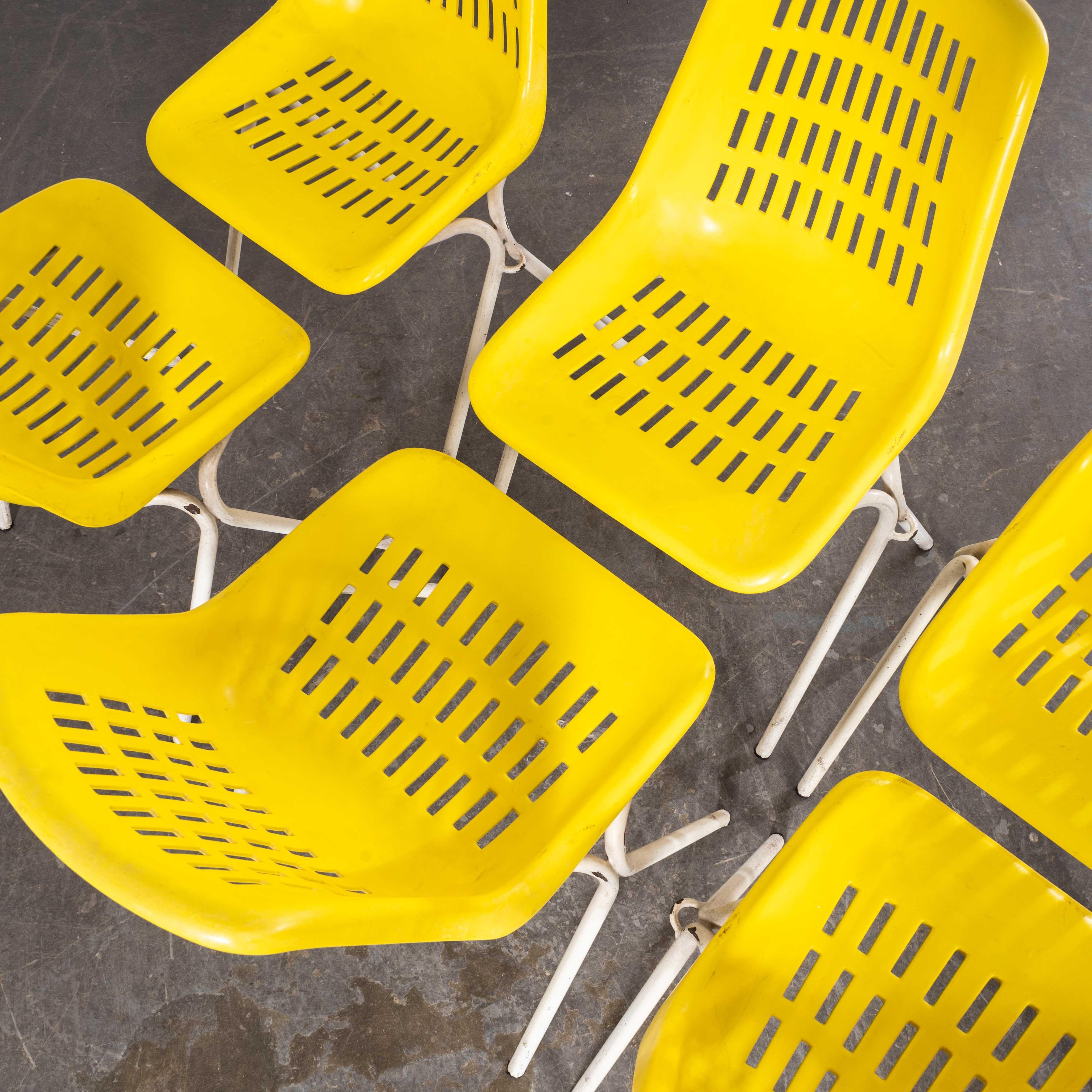 1970's Classic Yellow Stacking Italian Bar Dining Chairs - Set Of Six en vente 3