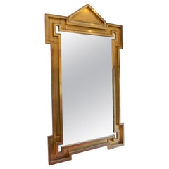 Specchio architettonico con cornice d'oro di ispirazione classica degli anni '70
