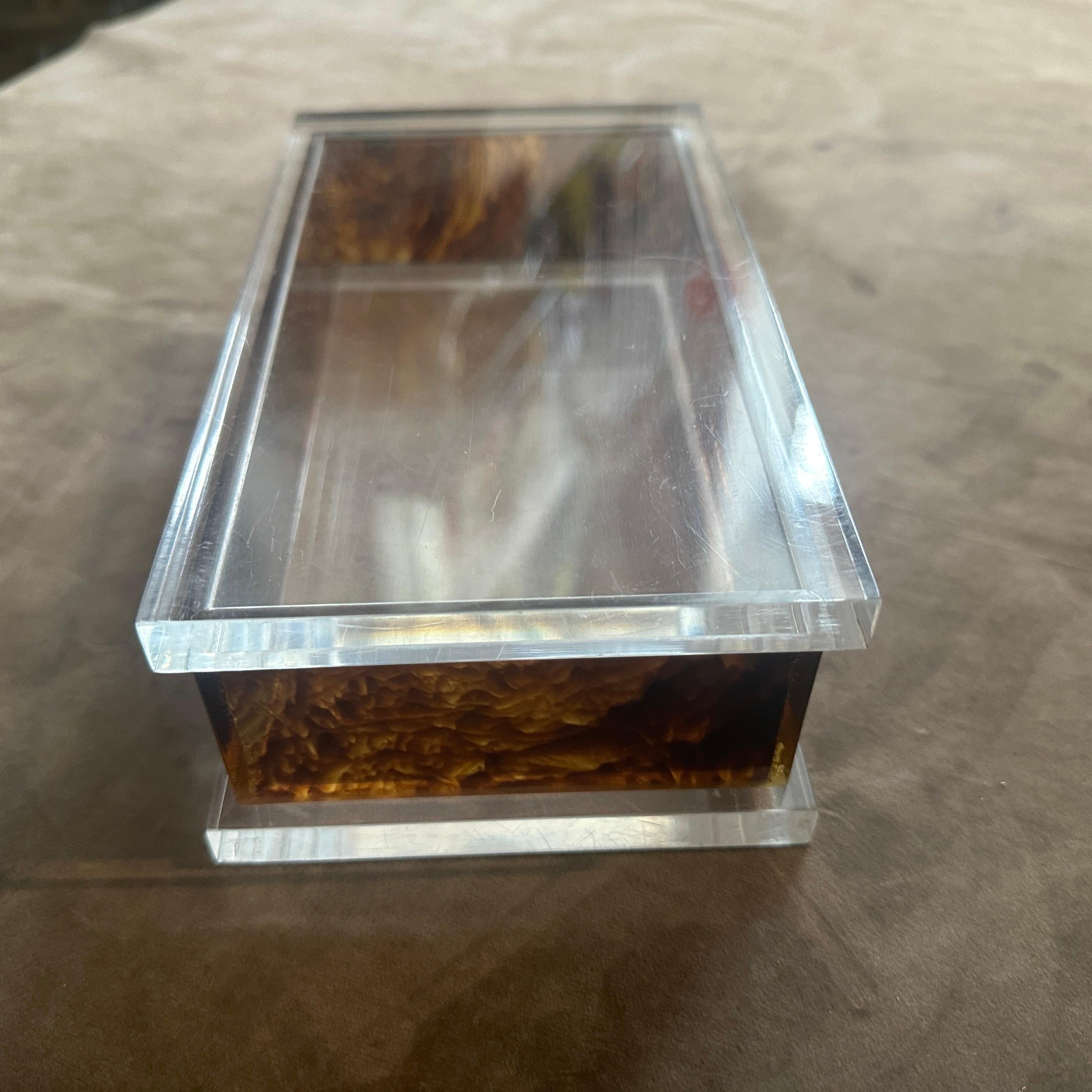 1970s Clear and Faux Tortoiseshell Lucite Vanity Box in the manner Of Dior Home In condizioni ottime in vendita a Aci Castello, IT