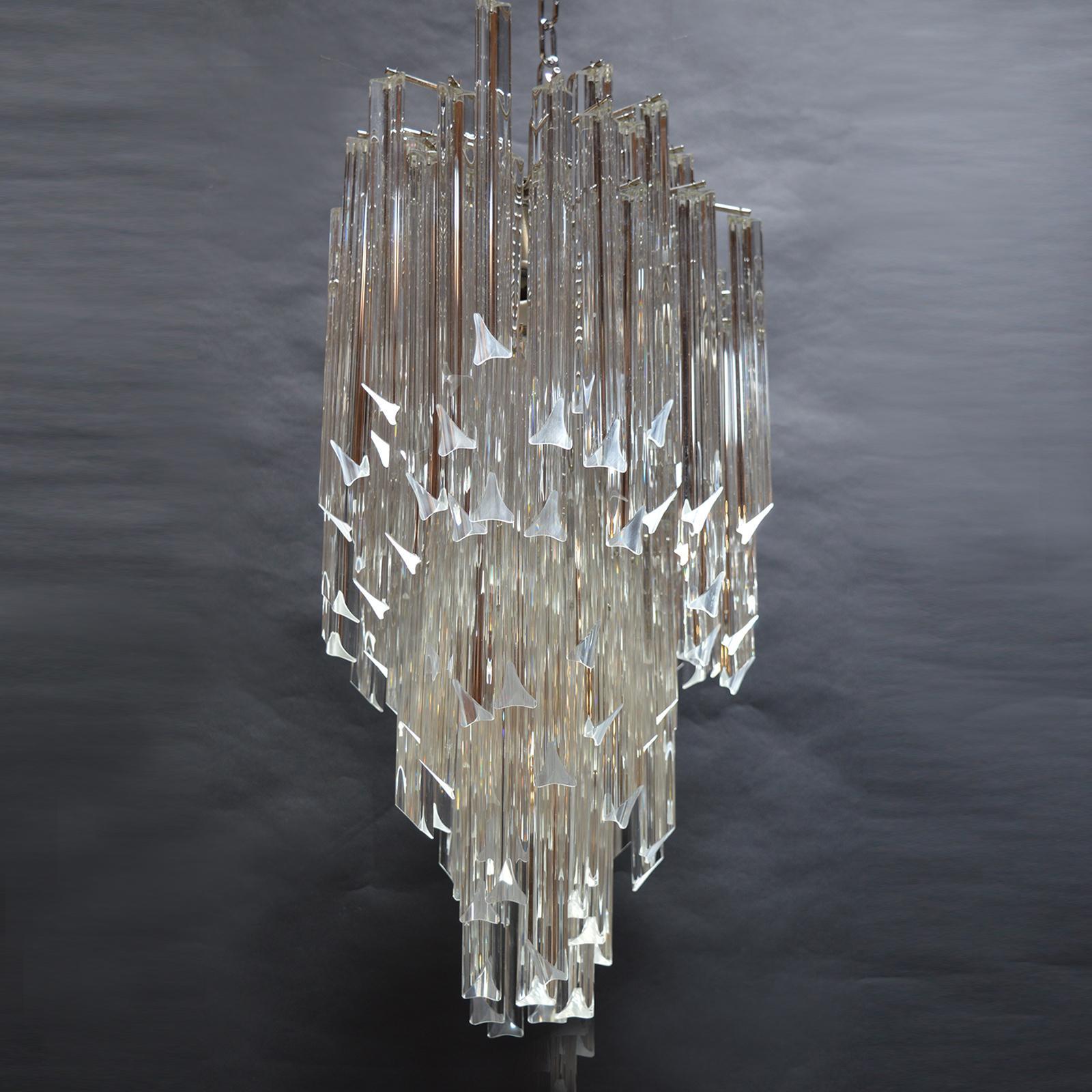 Italiano Lampadario in vetro trasparente a più livelli. Italia, anni '70 in vendita