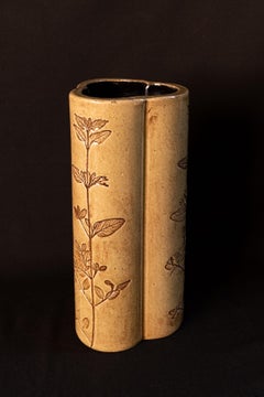 1970er Vase in Kleeform mit Kräutermotiv