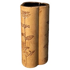 1970s clover-shaped vase with herbs motive