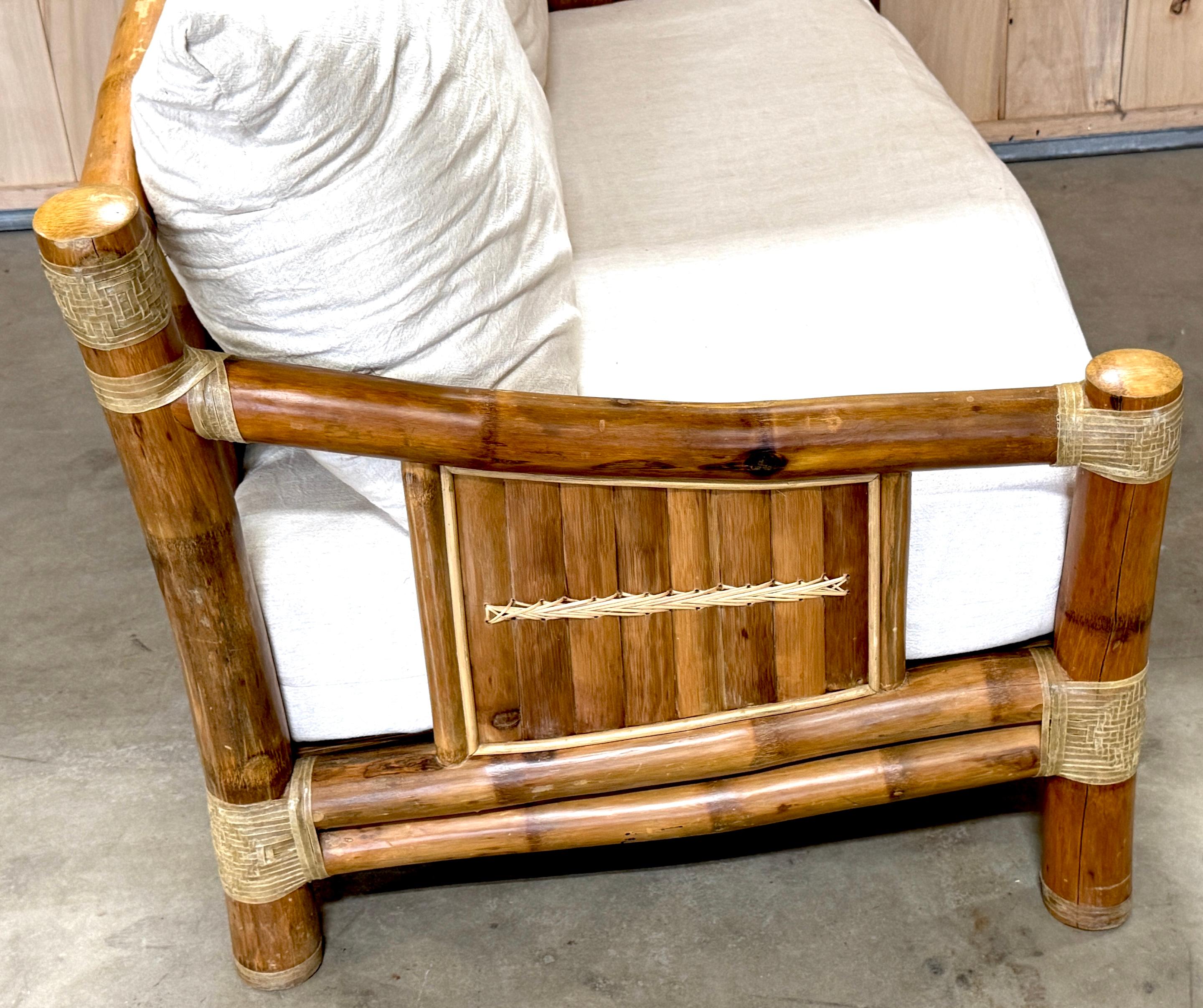 1970er Küstenbambus & gewebtes Ledersofa (Gewebt) im Angebot