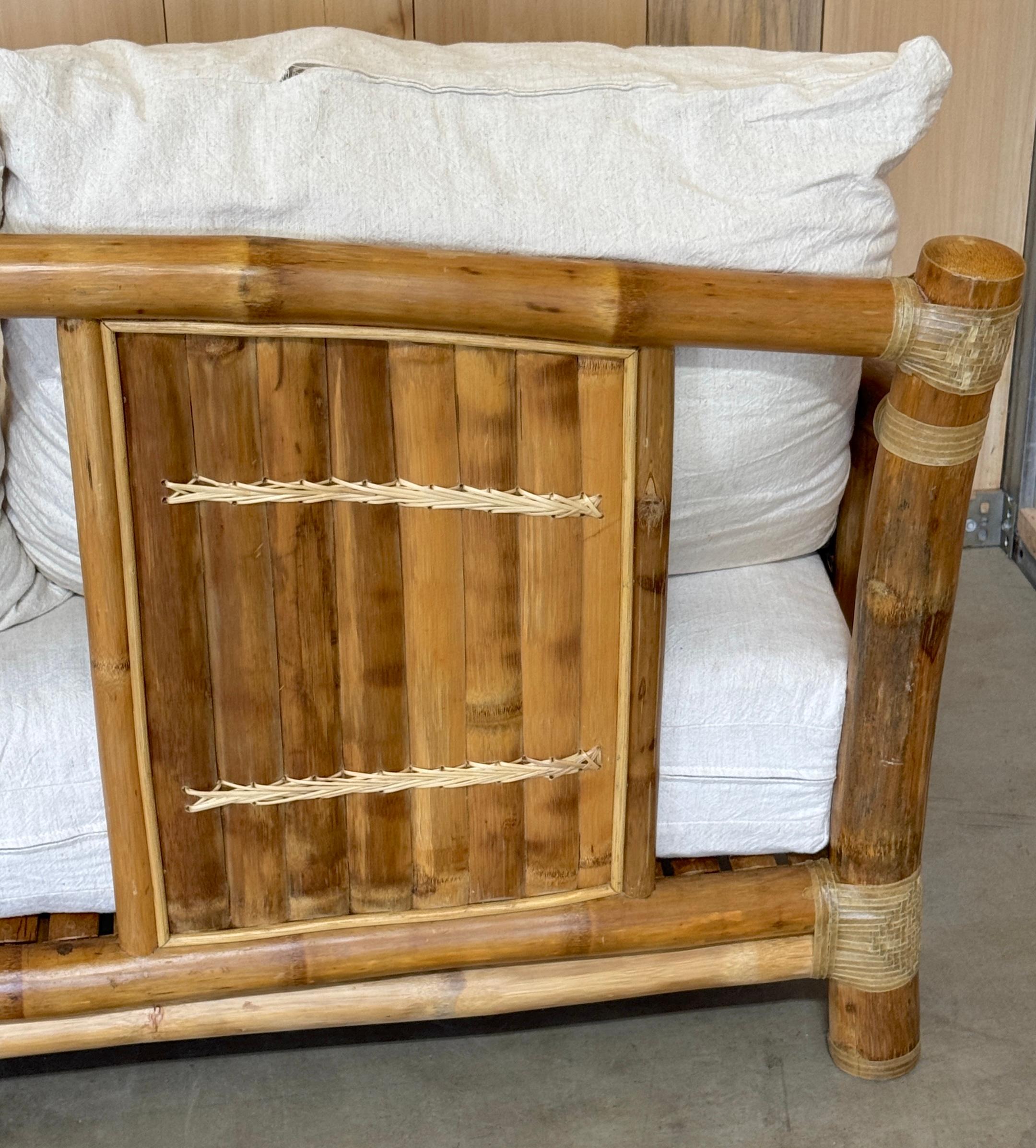 1970er Küstenbambus & gewebtes Ledersofa (20. Jahrhundert) im Angebot