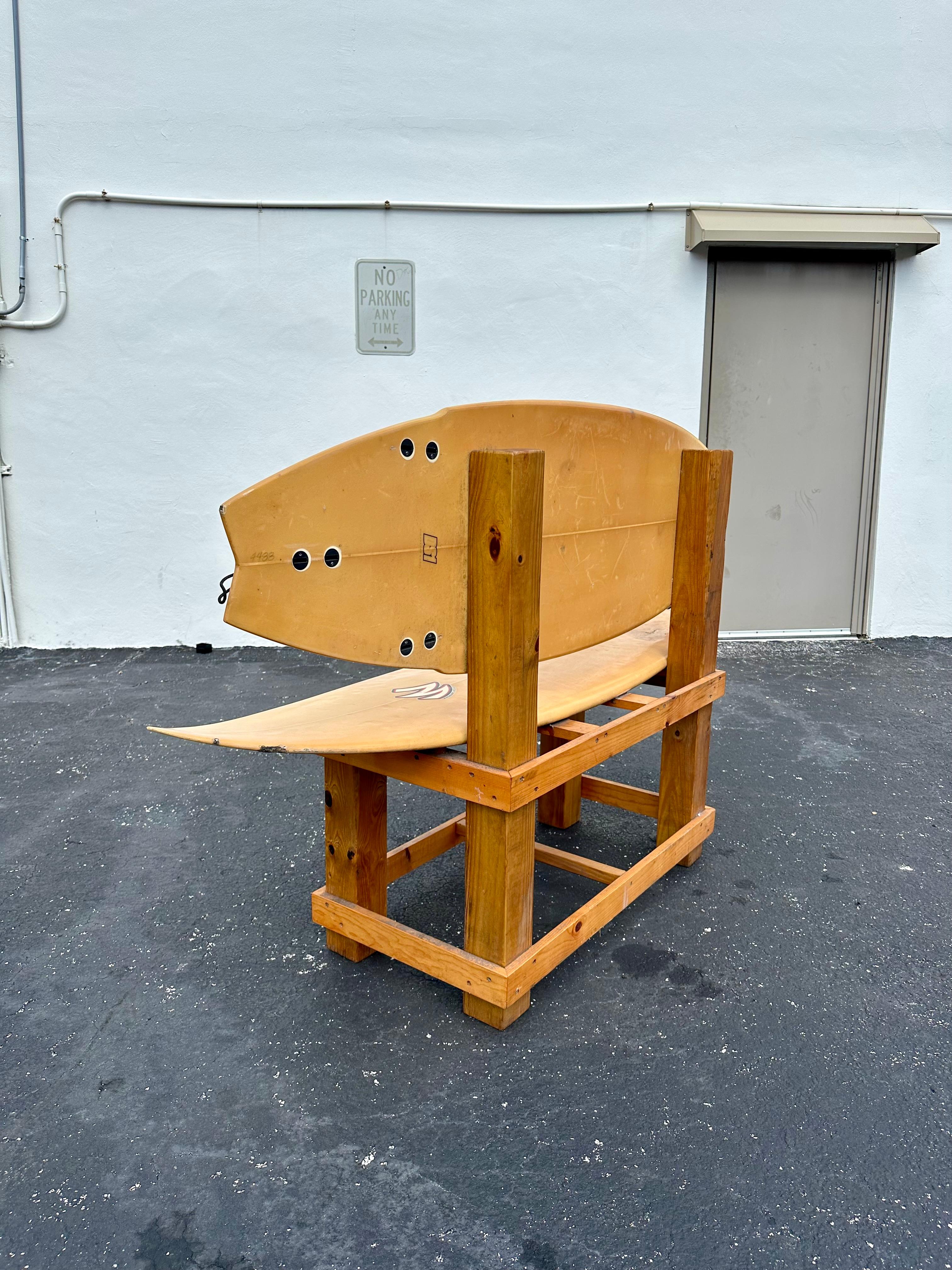 Banco escultórico de madera de tabla de surf doble de fibra de vidrio de los años 70 Settee en venta 3