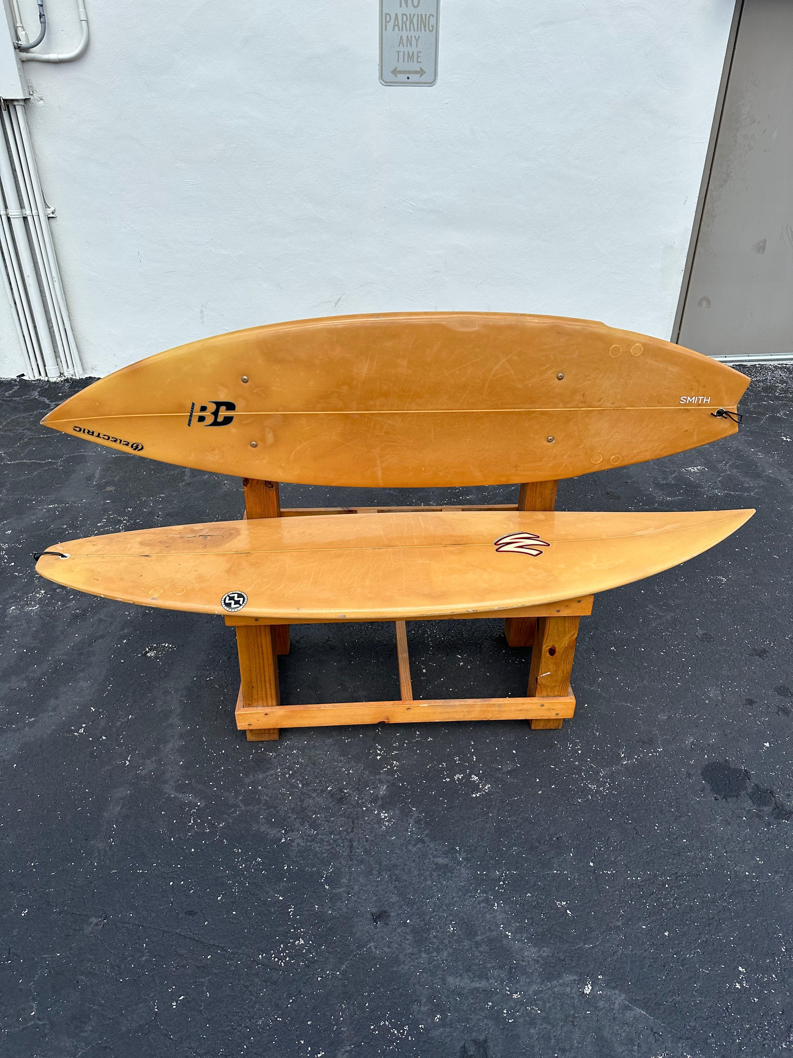 Banco escultórico de madera de tabla de surf doble de fibra de vidrio de los años 70 Settee Fibra de vidrio en venta