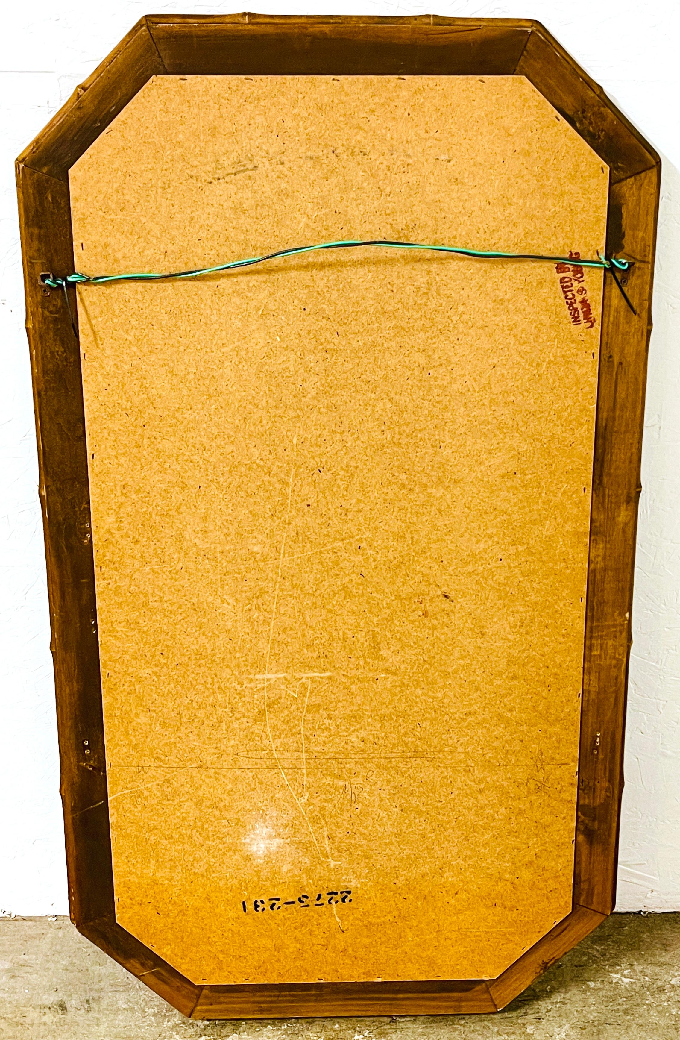 Miroir octogonal en faux bambou et rotin des années 1970  en vente 1