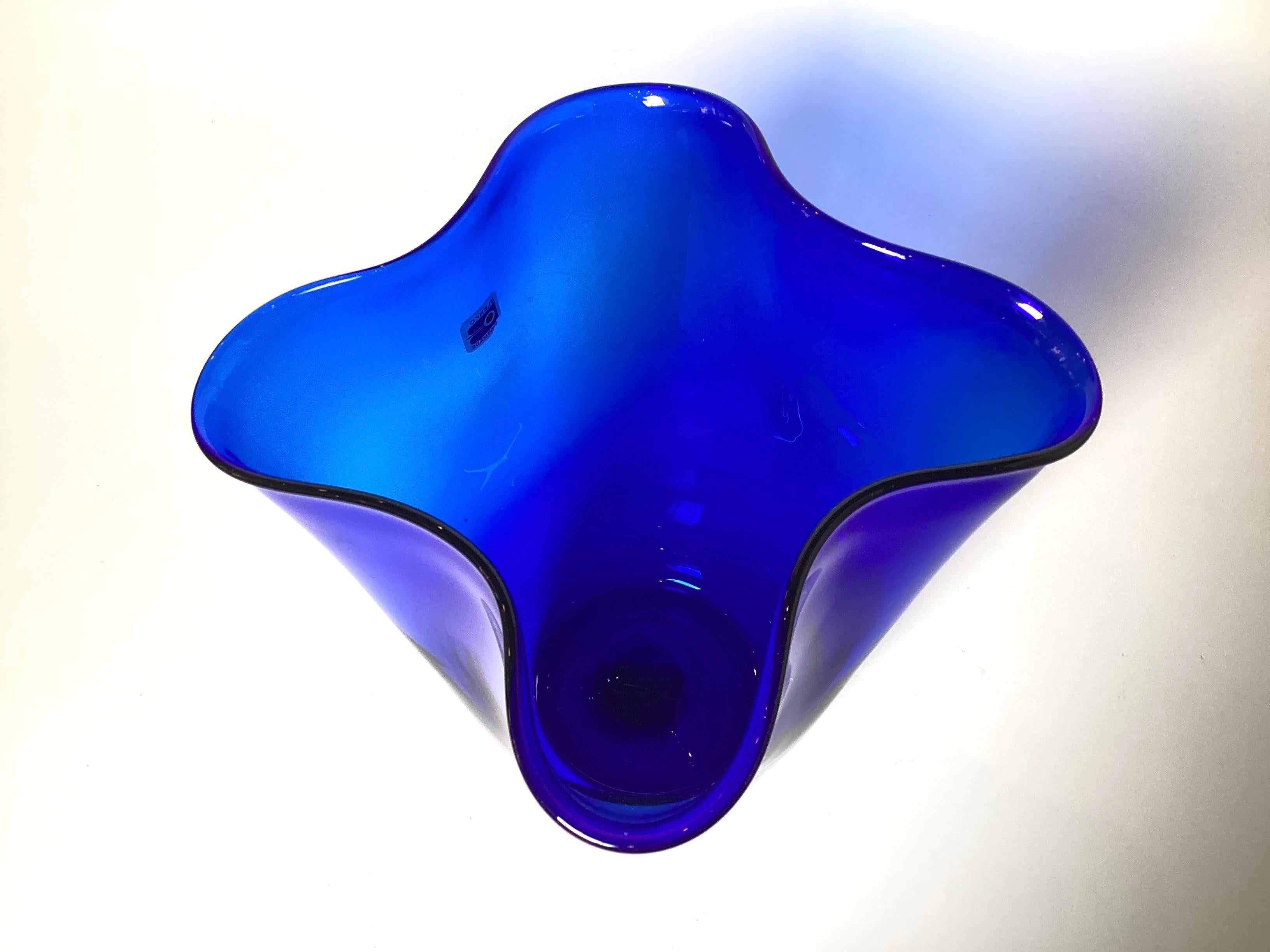 Fine XX secolo Vaso Blenko a balze blu cobalto del 1970 in vendita