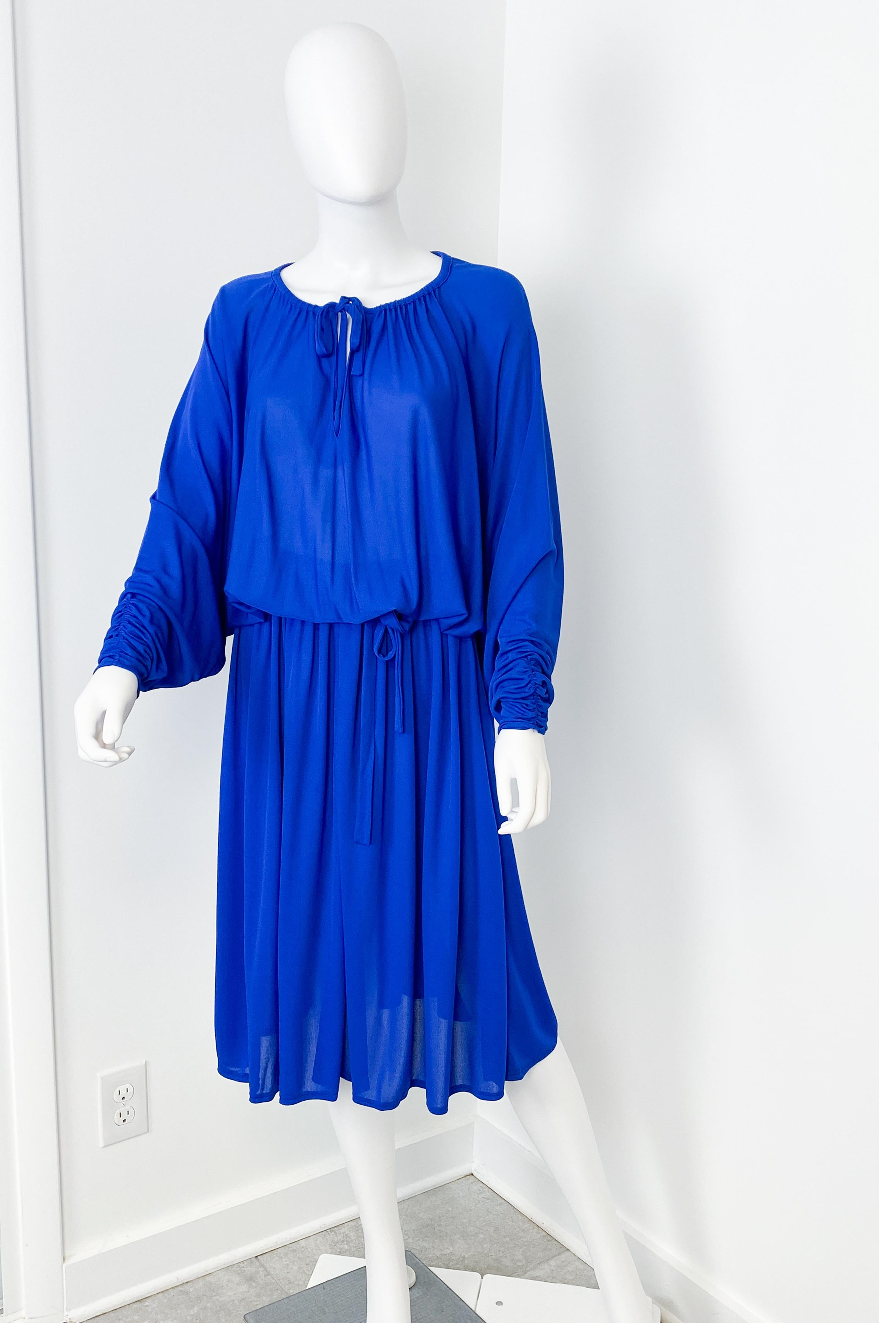 Bleu 1970 Cobalt Blue Jersey Cocktail Dress with Bat Wing Sleeves Size 8/10 en vente