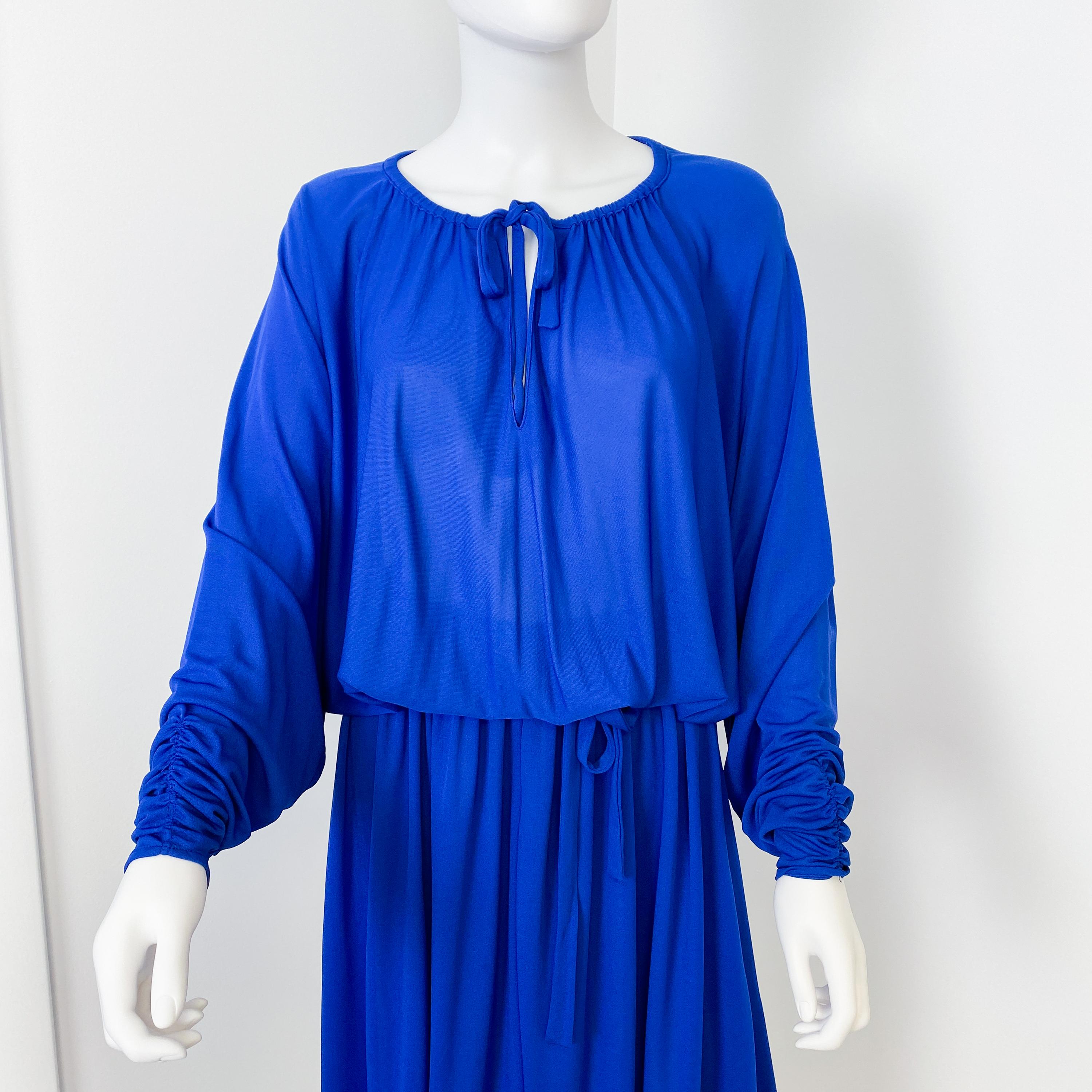 1970 Cobalt Blue Jersey Cocktail Dress with Bat Wing Sleeves Size 8/10 Pour femmes en vente