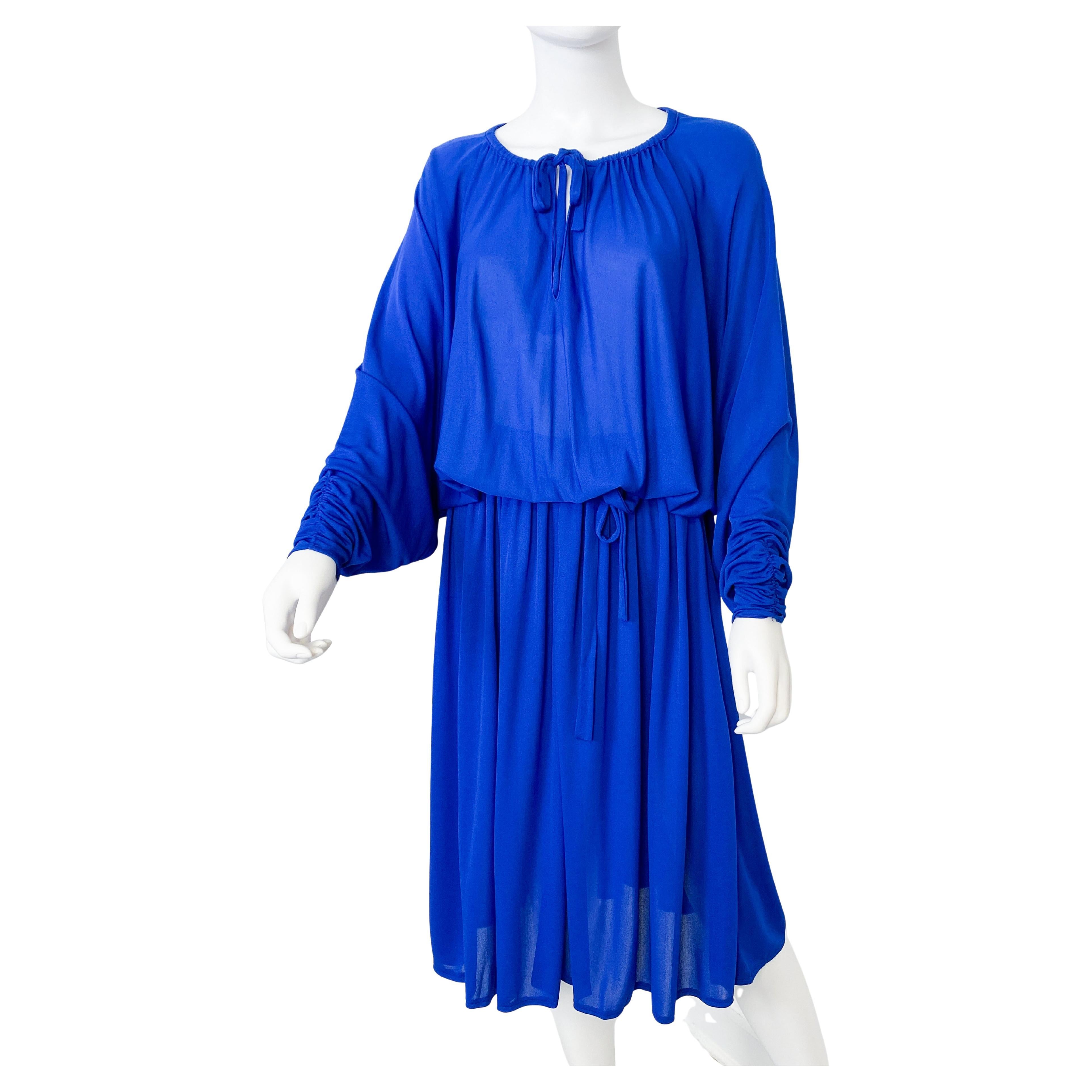 1970 Cobalt Blue Jersey Cocktail Dress with Bat Wing Sleeves Size 8/10 en vente