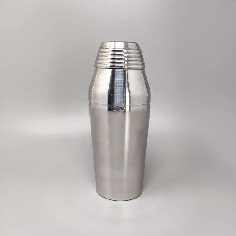 1970s Astonishing Cocktail Shaker by Guy Degrenne in stainless steel. Made in France. This shaker is in excellent condition.
Dimensions:
Diameter 3,14