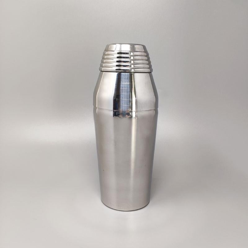 1970s Astonishing Cocktail Shaker by Guy Degrenne in stainless steel. Made in France. This shaker is in excellent condition.
Dimensions:
Diameter 3,14  x 8,66 height inches
Diameter cm 8 x cm 22 height.
