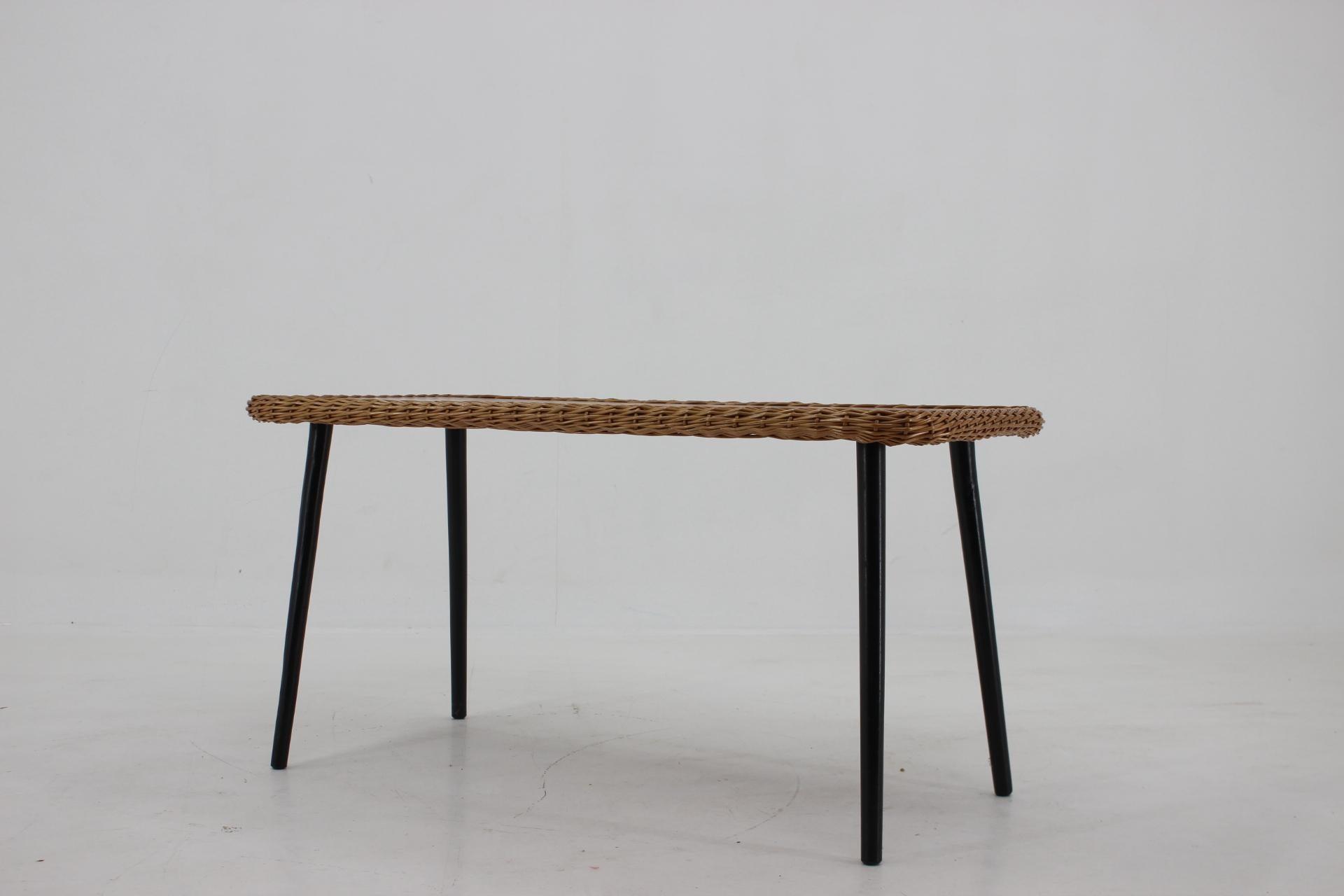 Mid-Century Modern 1970s Coffe Table with Rattan Edge, France For Sale