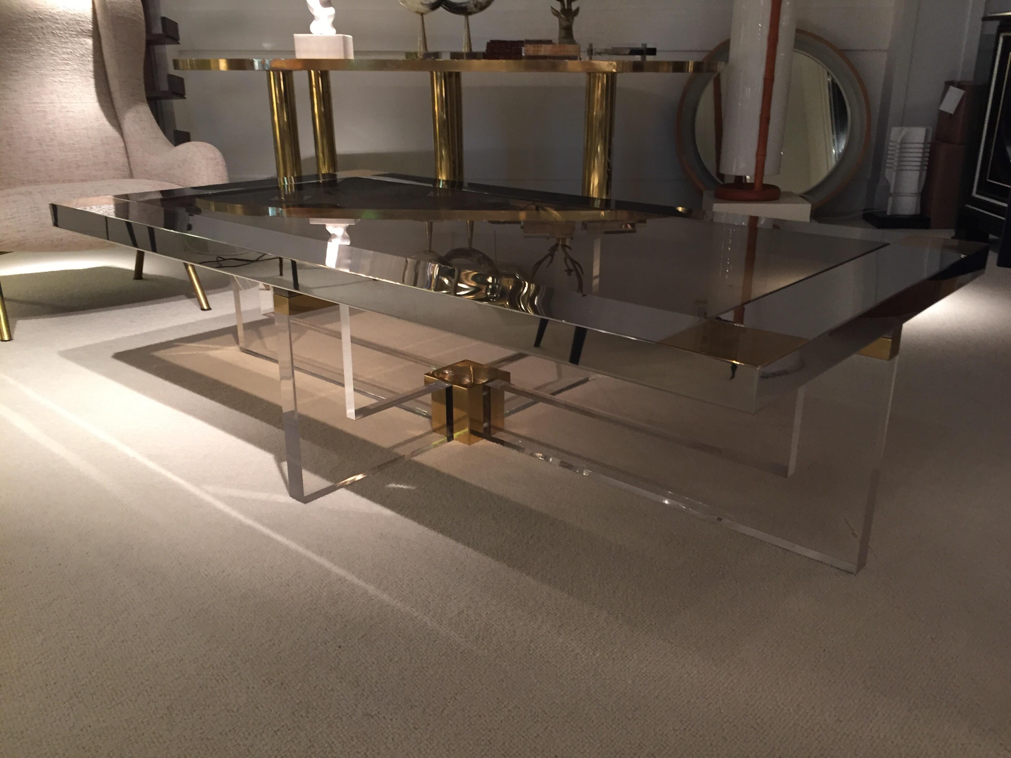 1970s coffee table in Lucite feet with chrome and brass details.
Design by Sándro Petti and retailed by Maison Jansen
Smoked glass top.
Great vintage condition.
