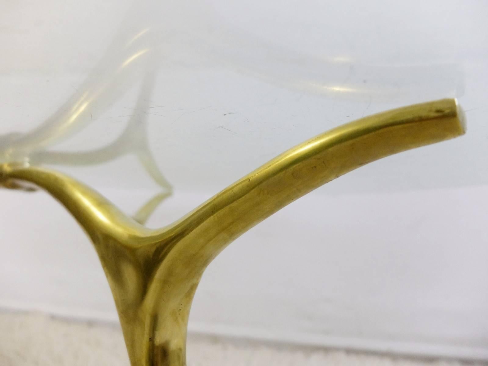 Post-Modern 1970s Coffee Table in Glass and Polished Brass by Belgian Designer Kouloufi