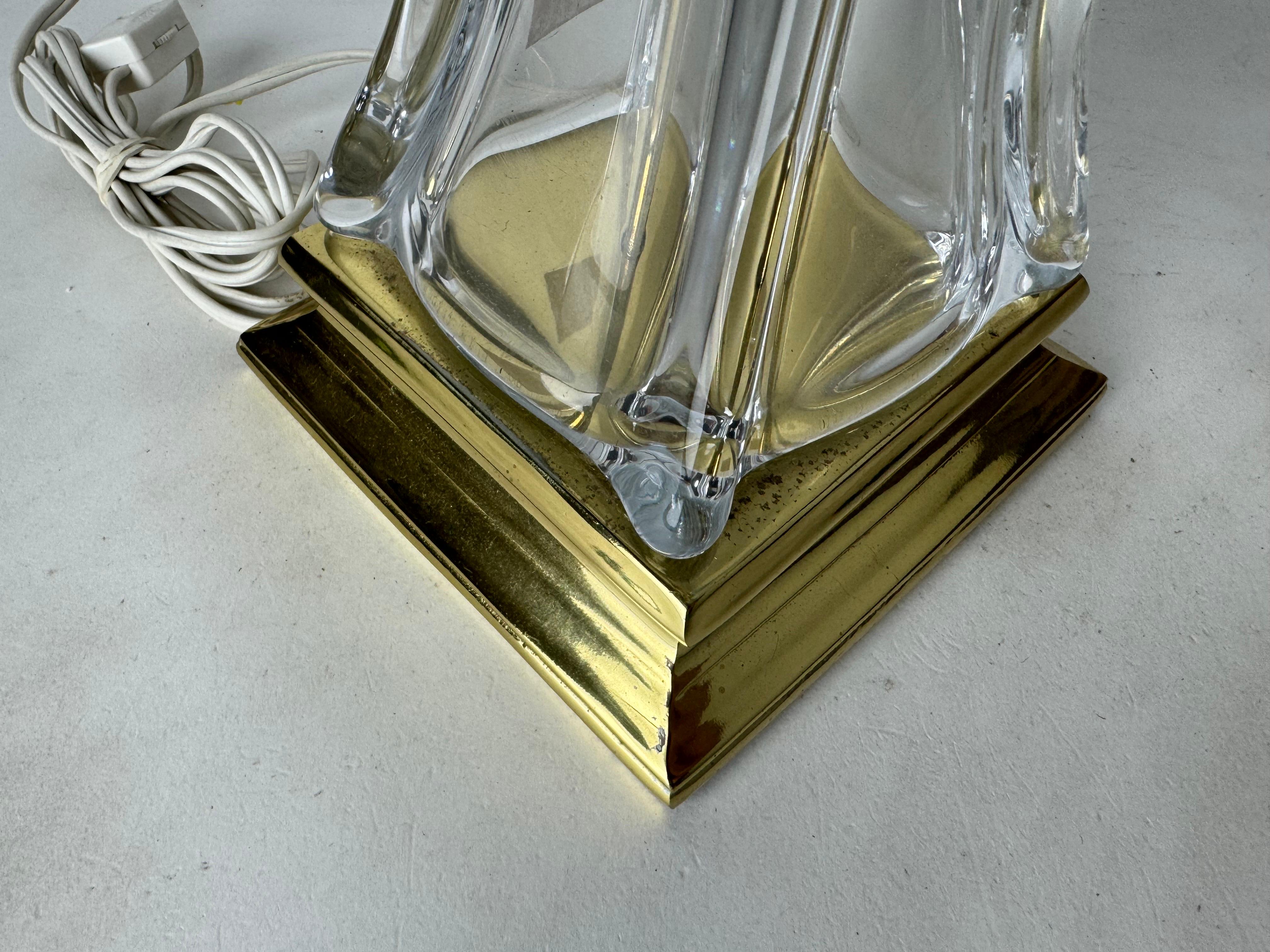 1970's Cofrac Leaded Crystal Glass and Brass Table Lamp For Sale 3