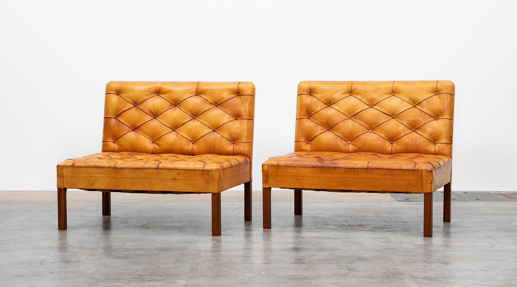 Sofa units by Kaare Klint for Rud Rassmussen, niger leather, mahogany, Denmark, 1933.

Two exceptional pieces that stand for midcentury design in its highest quality class. Excellent pair of freestanding mahogany sofas. All sides, seat and back