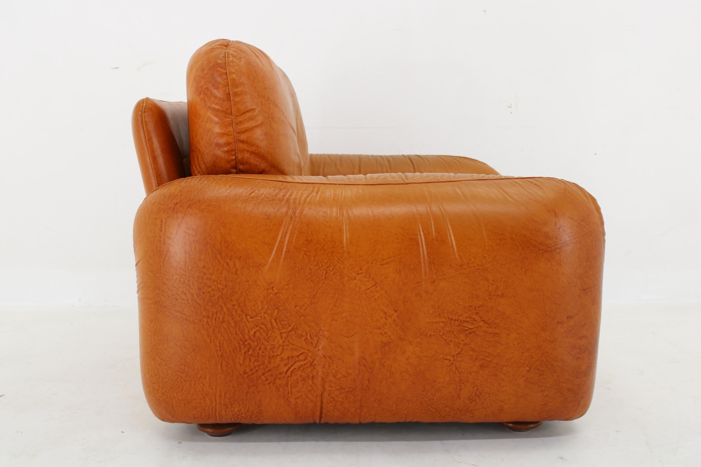 1970s  Cognac Leather Armchair, Italy For Sale 4