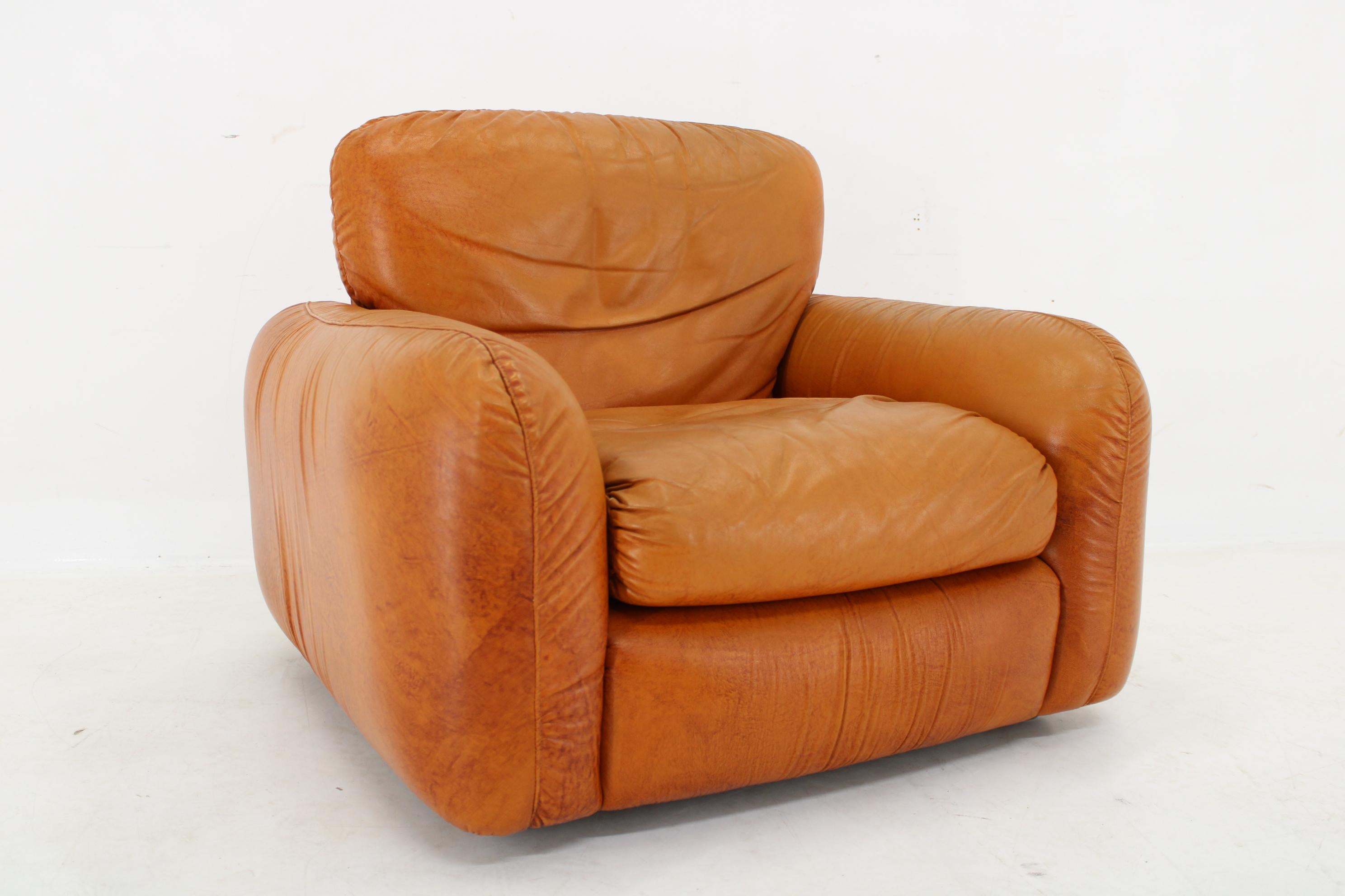 1970s  Cognac Leather Armchair, Italy For Sale 5