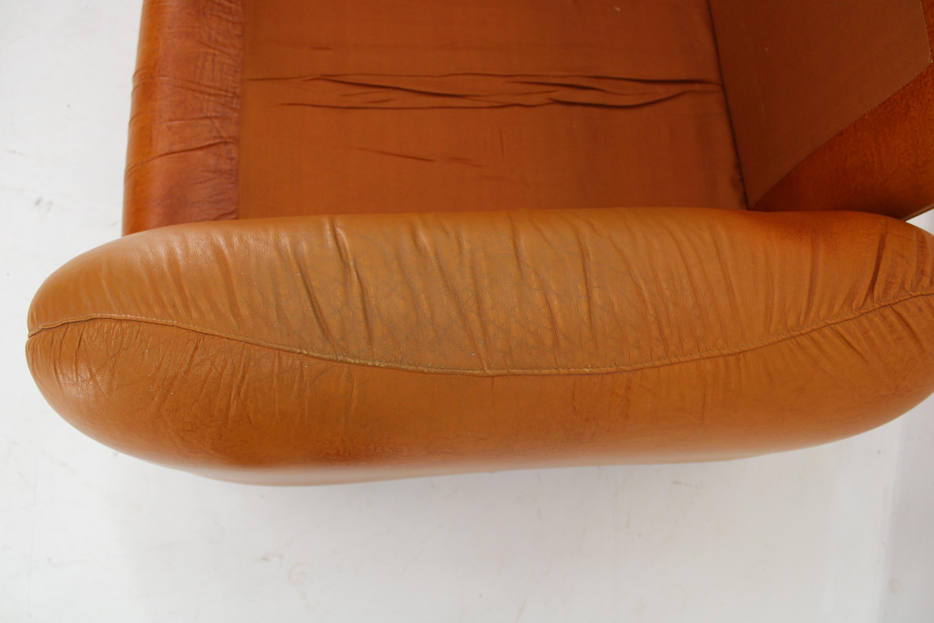 1970s  Cognac Leather Armchair, Italy For Sale 9