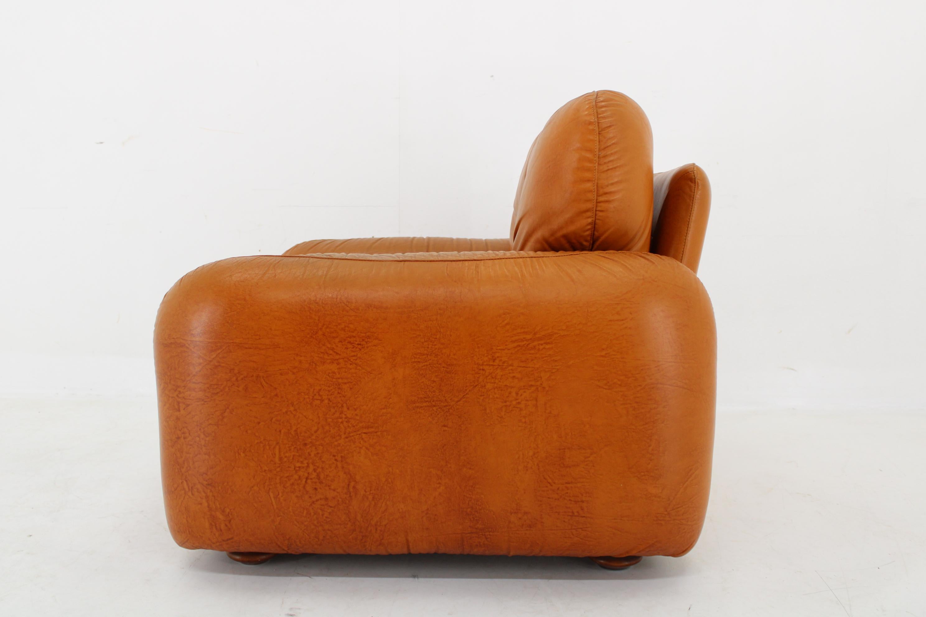 1970s  Cognac Leather Armchair, Italy For Sale 1