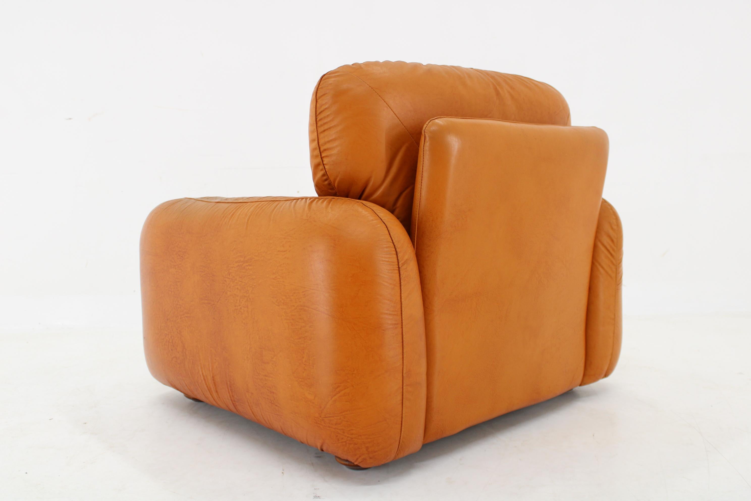 1970s  Cognac Leather Armchair, Italy For Sale 2