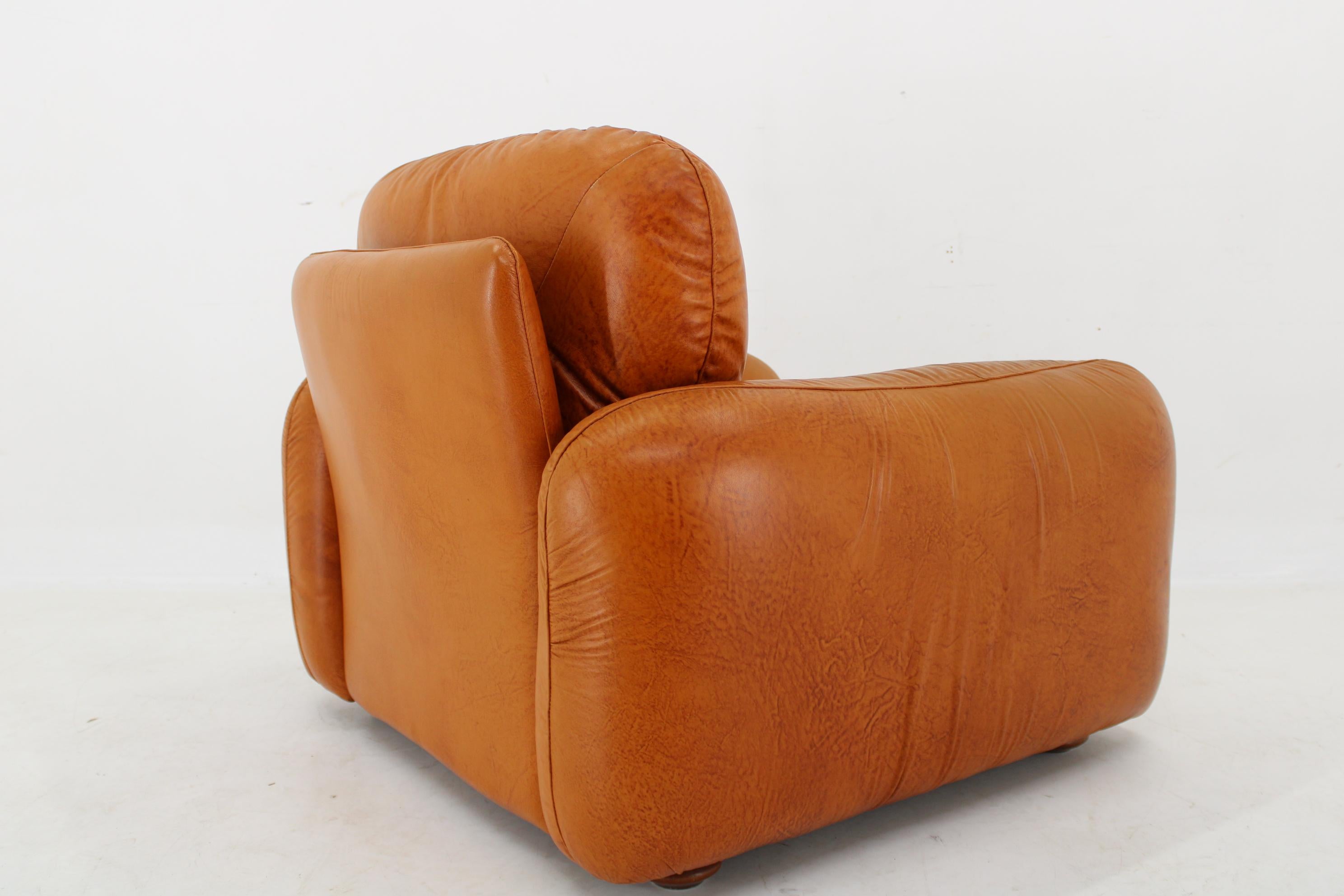 1970s  Cognac Leather Armchair, Italy For Sale 3