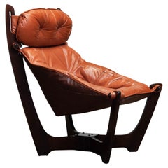 1970 Chaise longue en cuir cognac "Luna" par Odd Knutsen pour Hjellegjerde Møbler