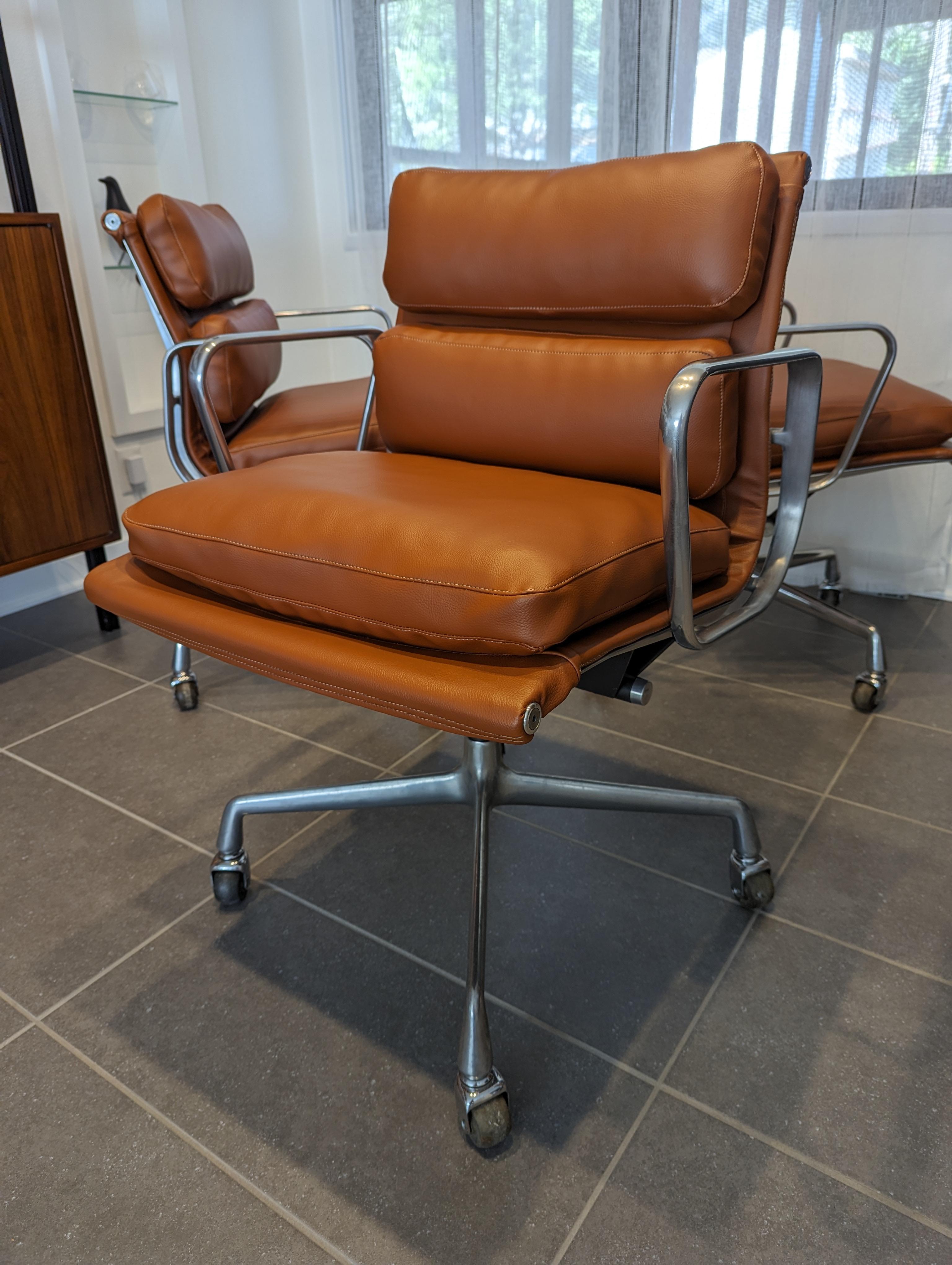 Cognac management height armchairs with wheels and armrests. Swivel and height and tilt adjustable. Can be turned on itself.

Pictured at 34 inches tall, 23 inches wide, 22 inches deep. Seat height at 22 inches as pictured. Adjustable height and